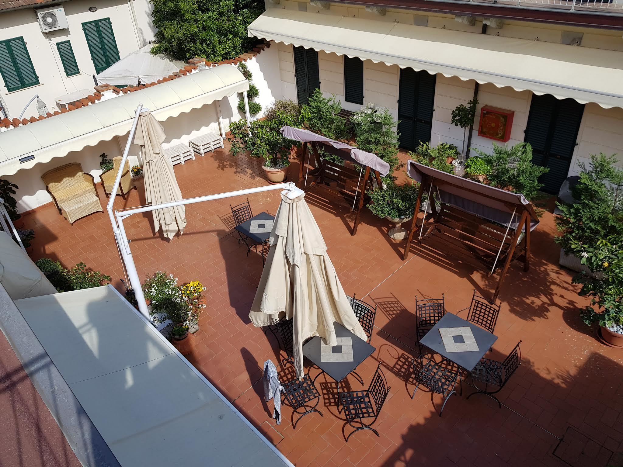 Stabile/Palazzo vista mare in via carrara 23, Viareggio