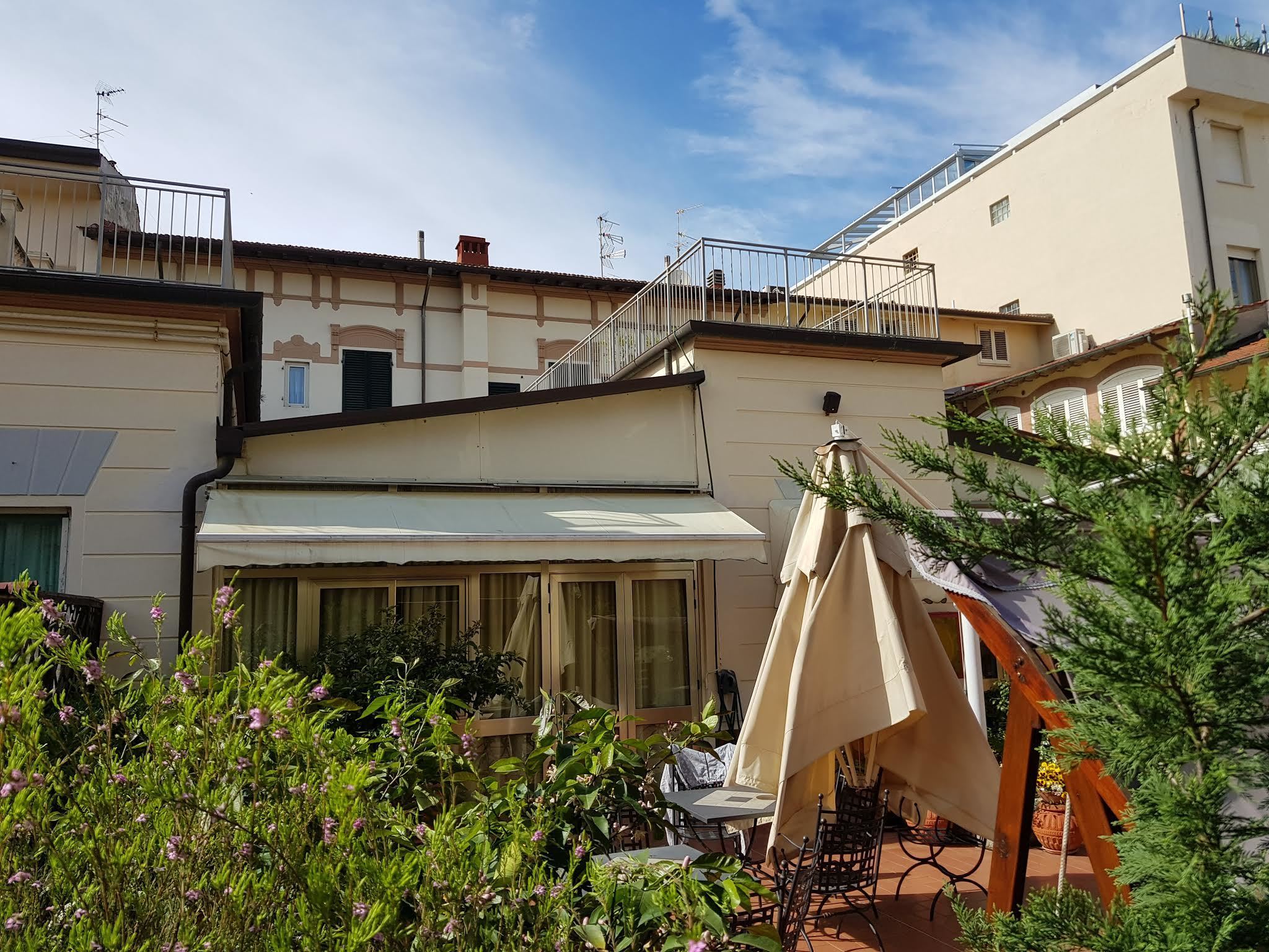 Stabile/Palazzo vista mare in via carrara 23, Viareggio