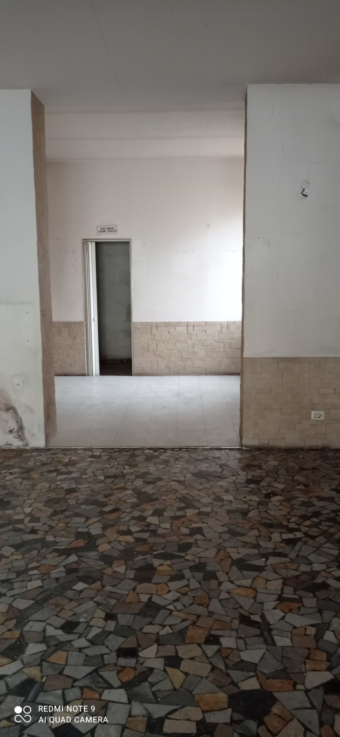 Capannone da ristrutturare in via sarzanese 937, Lucca