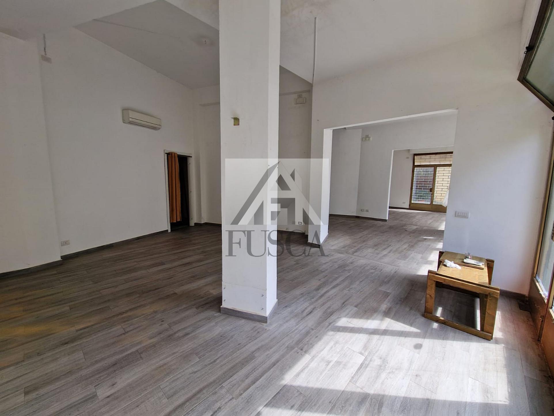 Capannone da ristrutturare in via sant'anna, Lucca