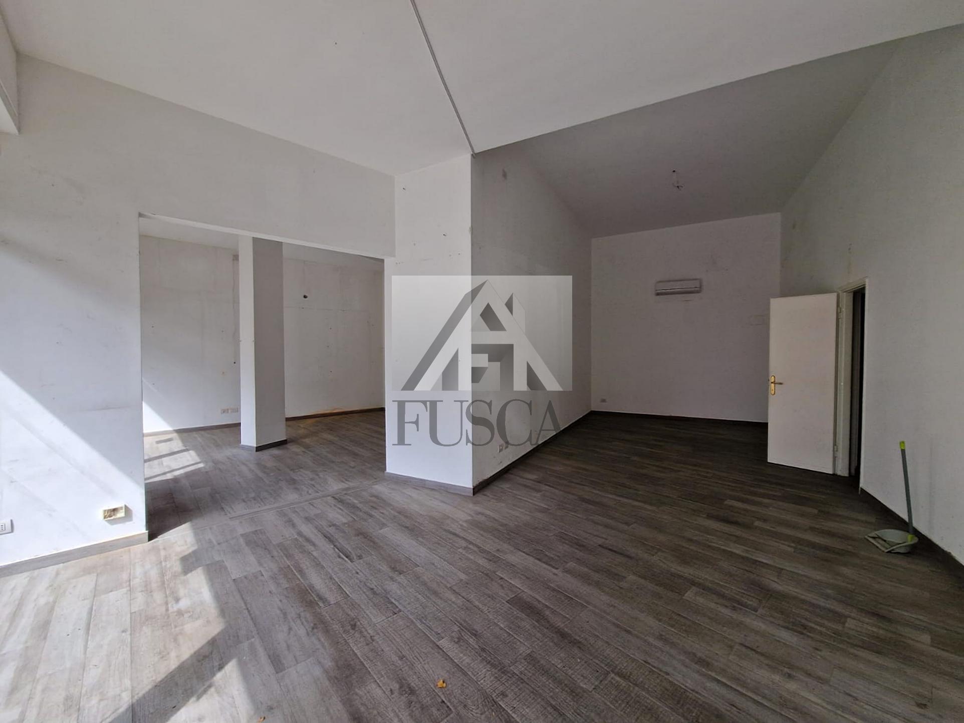 Capannone da ristrutturare in via sant'anna, Lucca