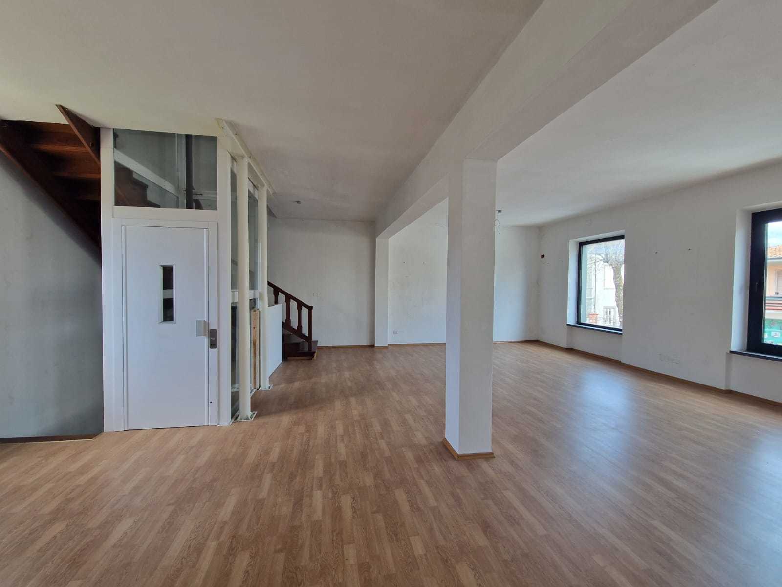 Locale commerciale in affitto in via sarzanese 533, Lucca