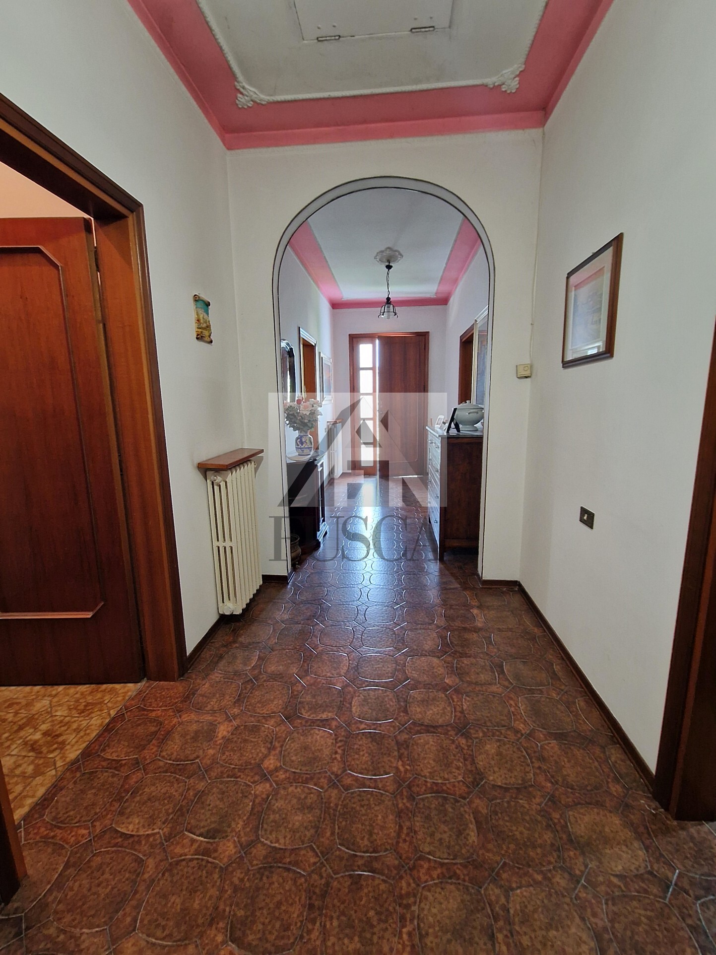 Villa con giardino in via vittorio bachelet, Lucca