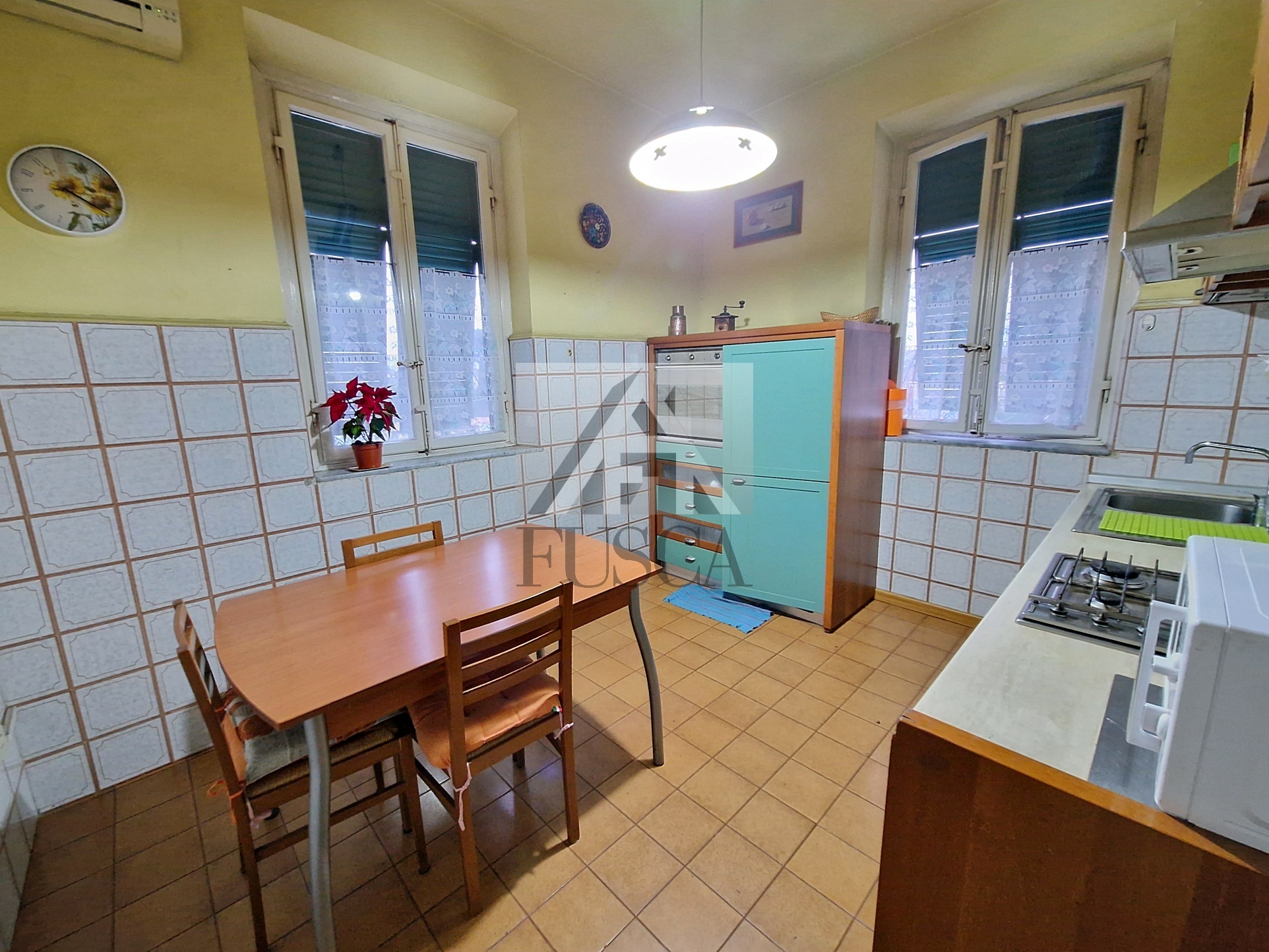 Quadrilocale con box in via di salicchi, Lucca