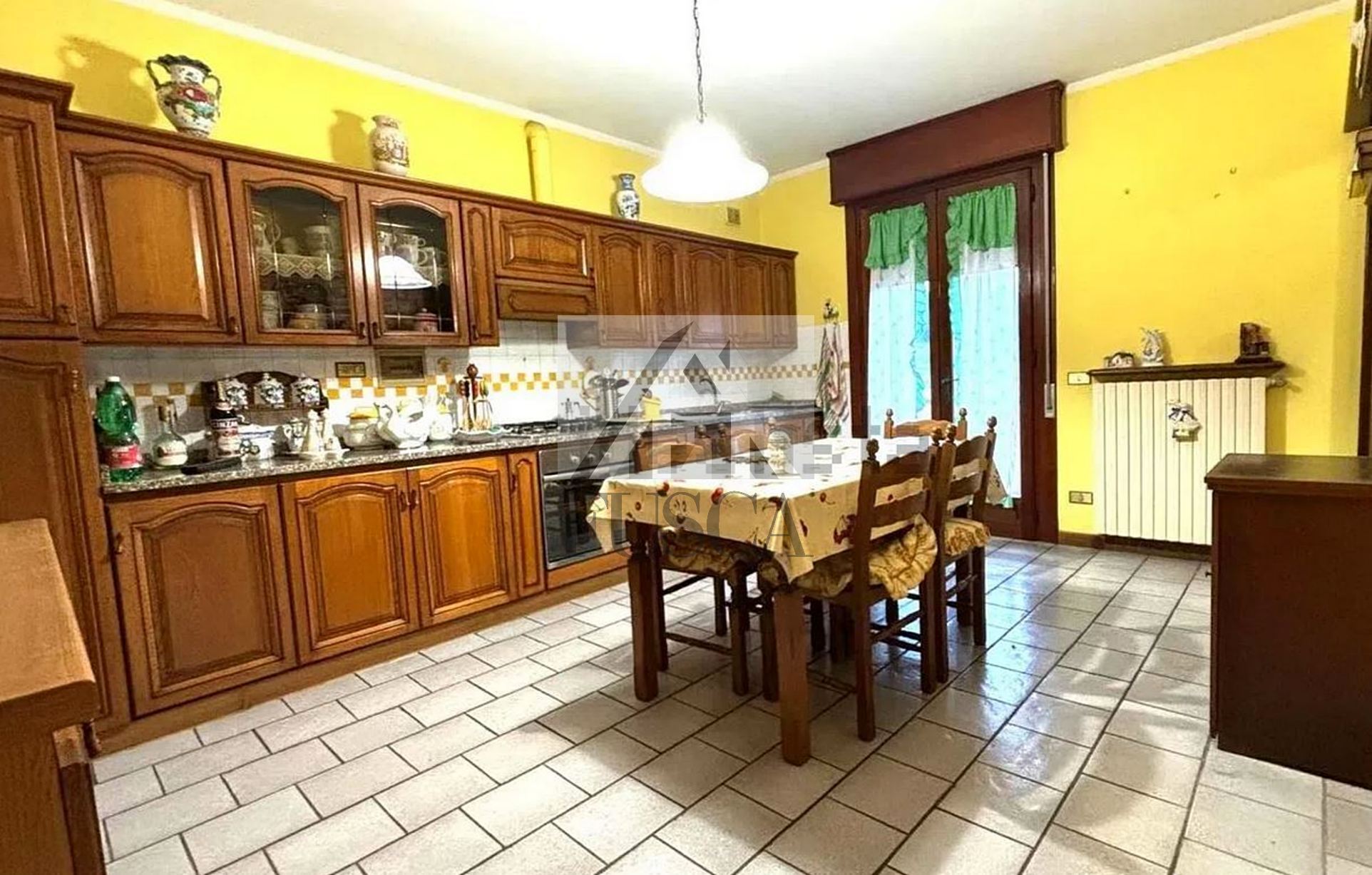 Appartamento con terrazzi in via della chiesa ix 164, Lucca