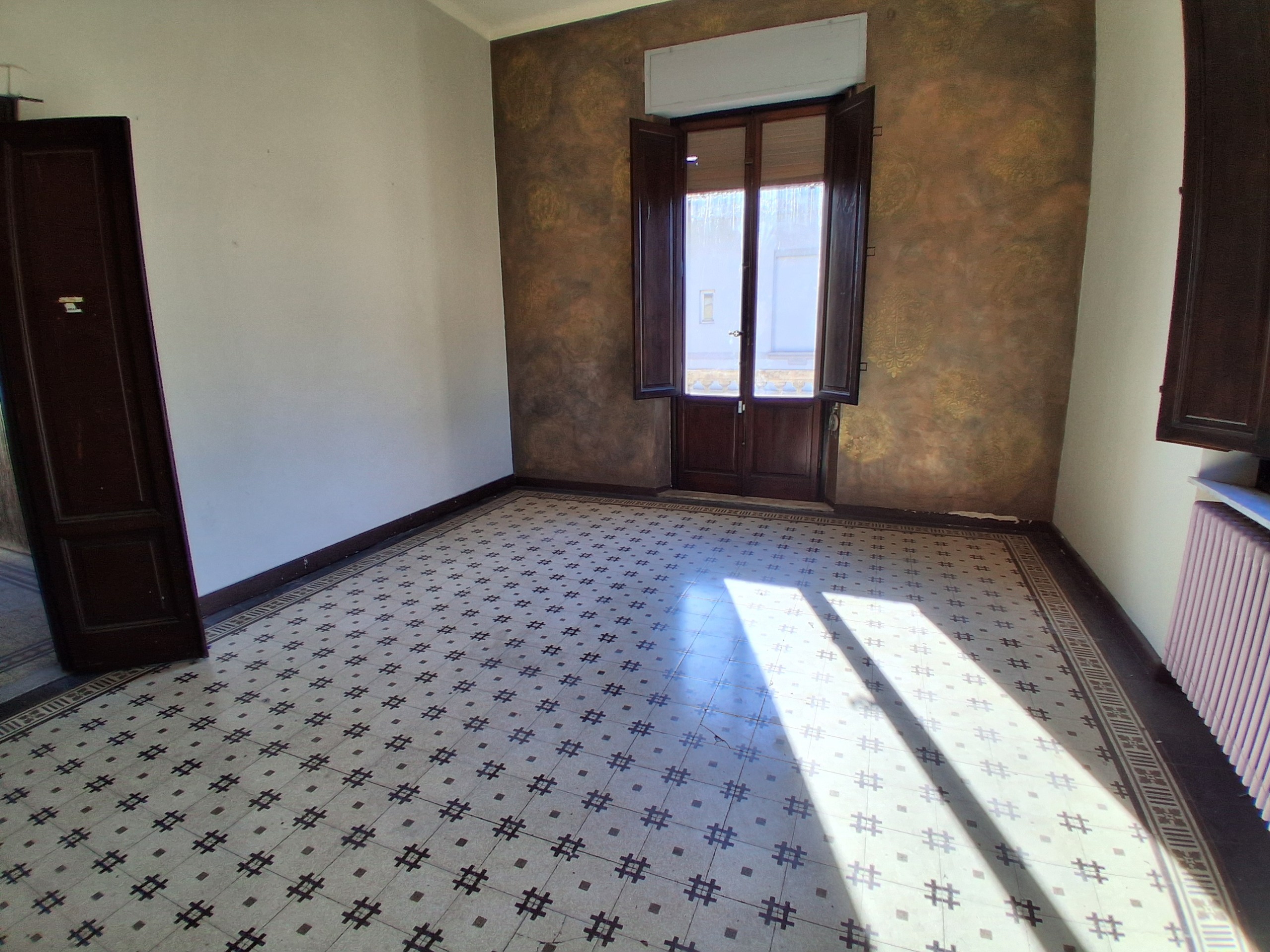 Ufficio con terrazzo in via c. angeloni, Lucca