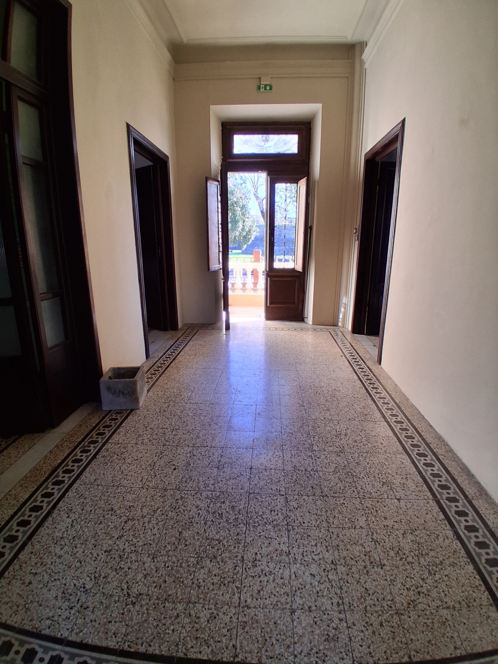 Ufficio con terrazzo in via c. angeloni, Lucca