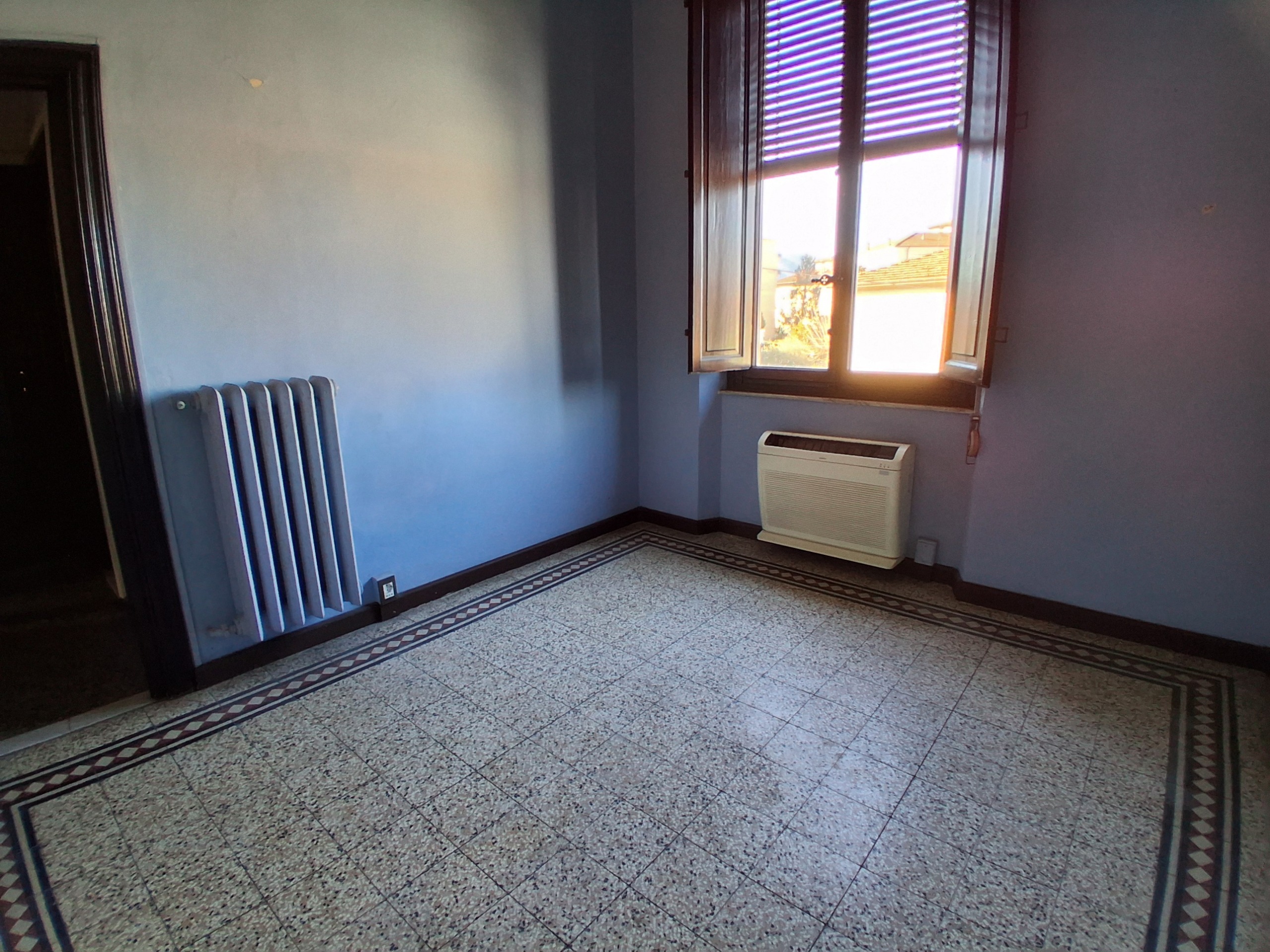 Ufficio con terrazzo in via c. angeloni, Lucca