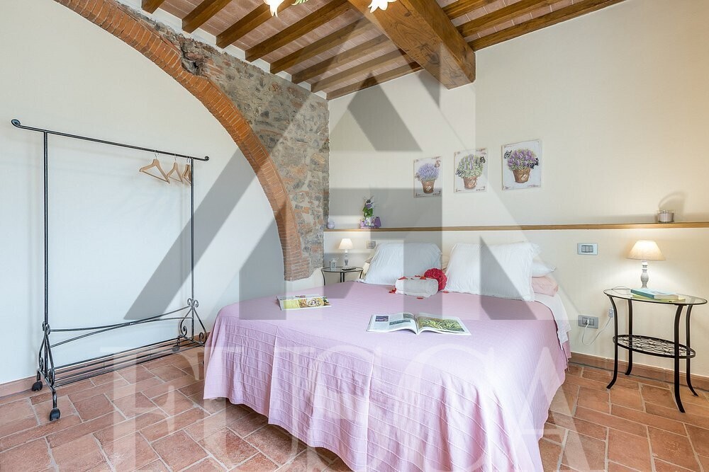 Rustico con giardino in via sarzanese 3482, Lucca