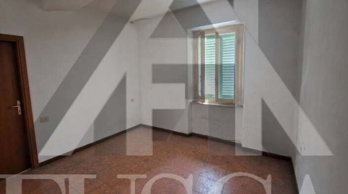 Casa indipendente da ristrutturare in via nicol� paganini, Lucca