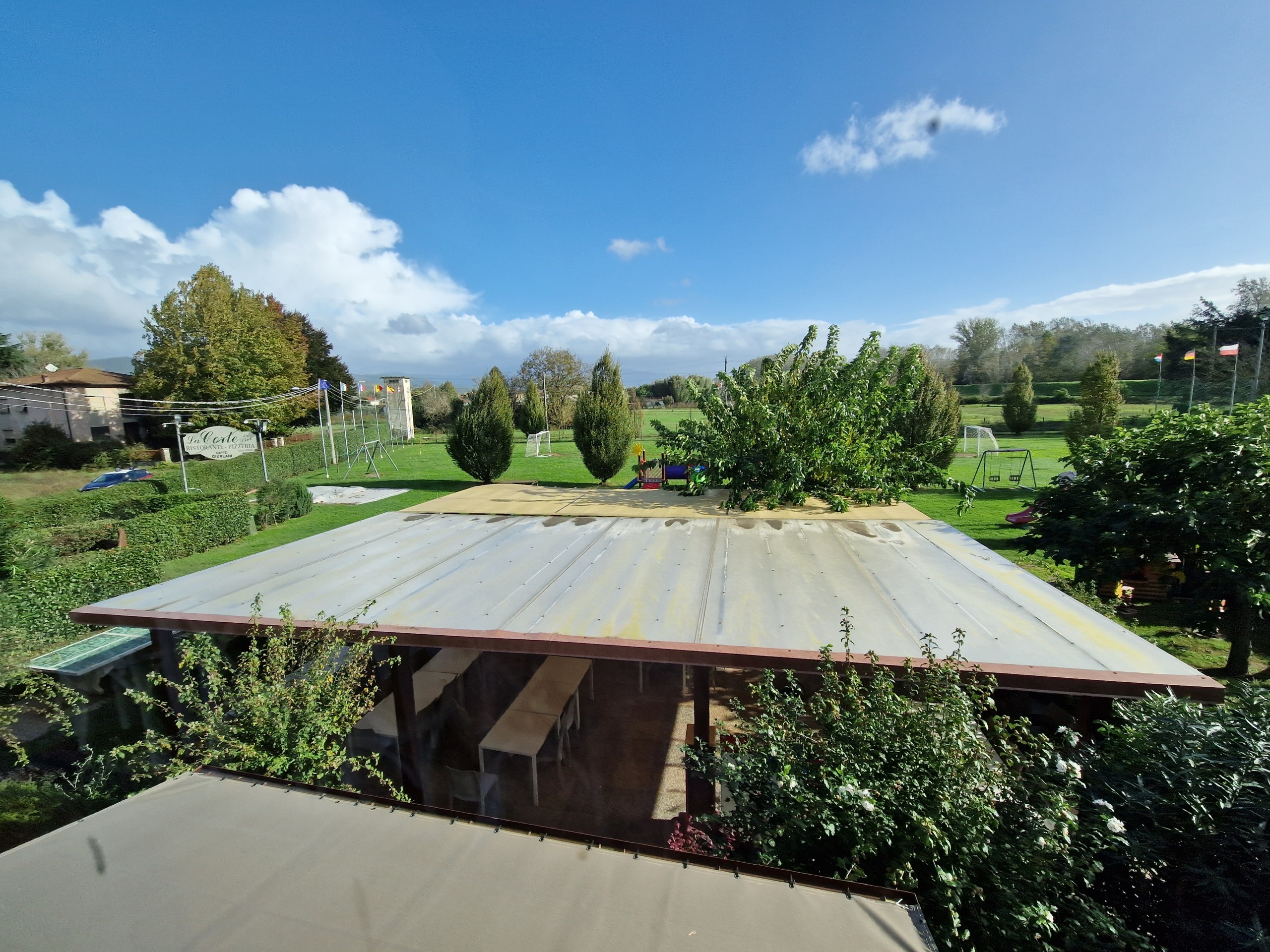 Villa con giardino in via della torre, Lucca