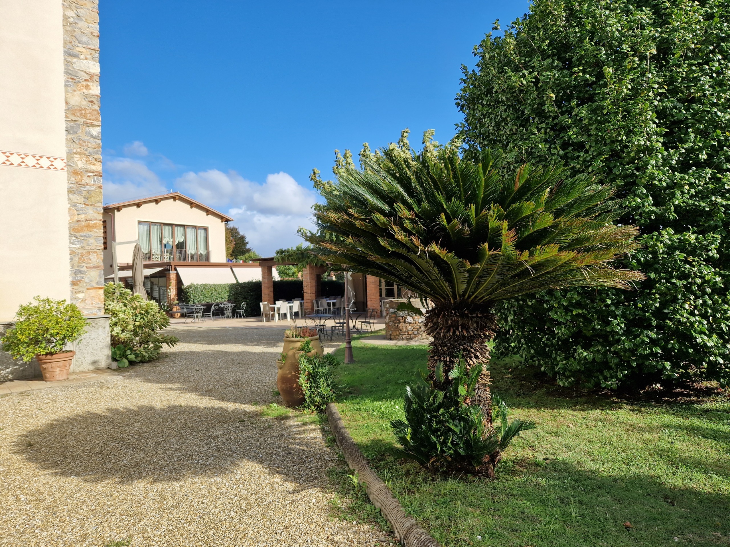 Villa con giardino in via della torre, Lucca