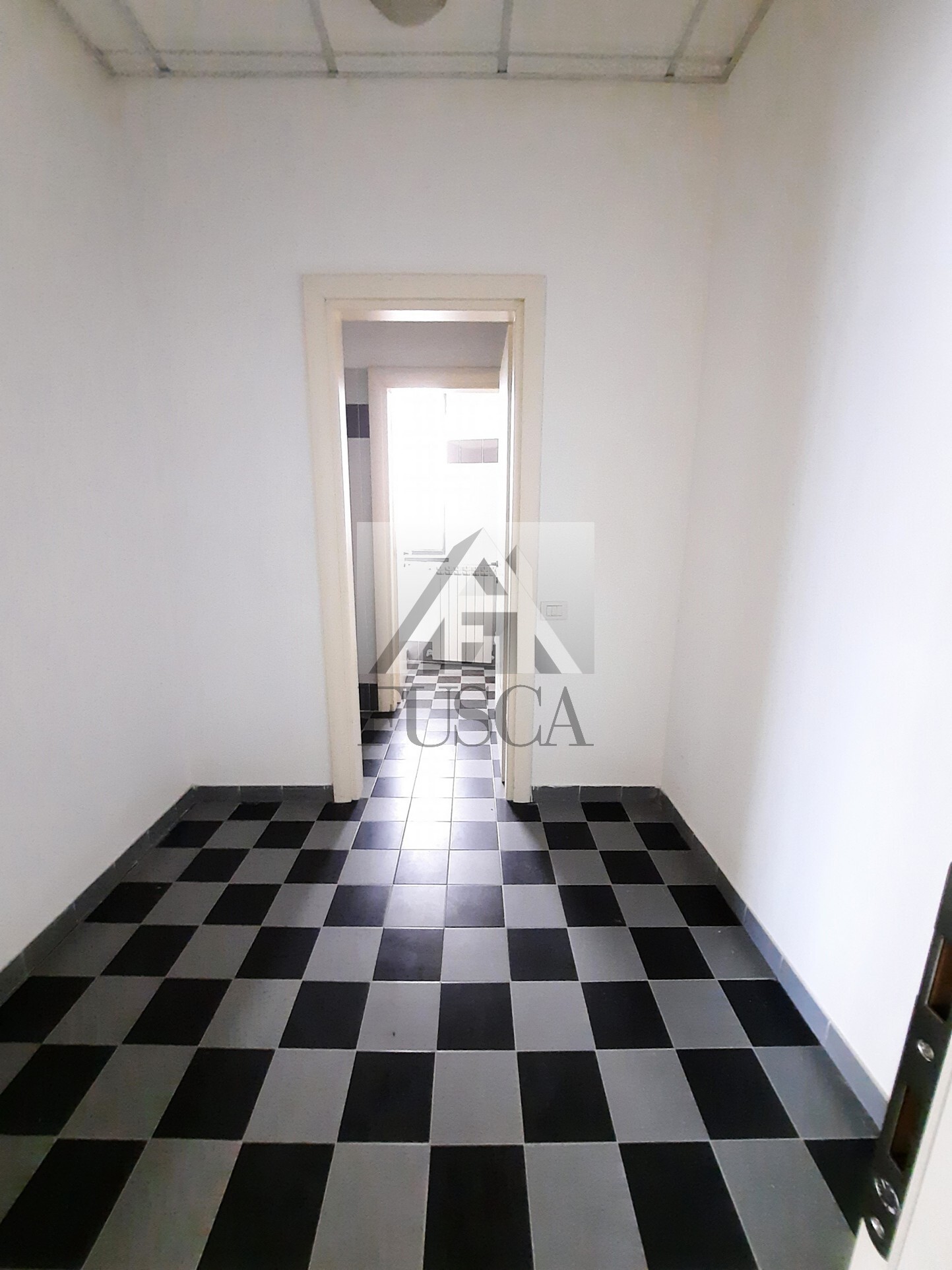 Ufficio nuovo in via per corte ceccotti, Lucca