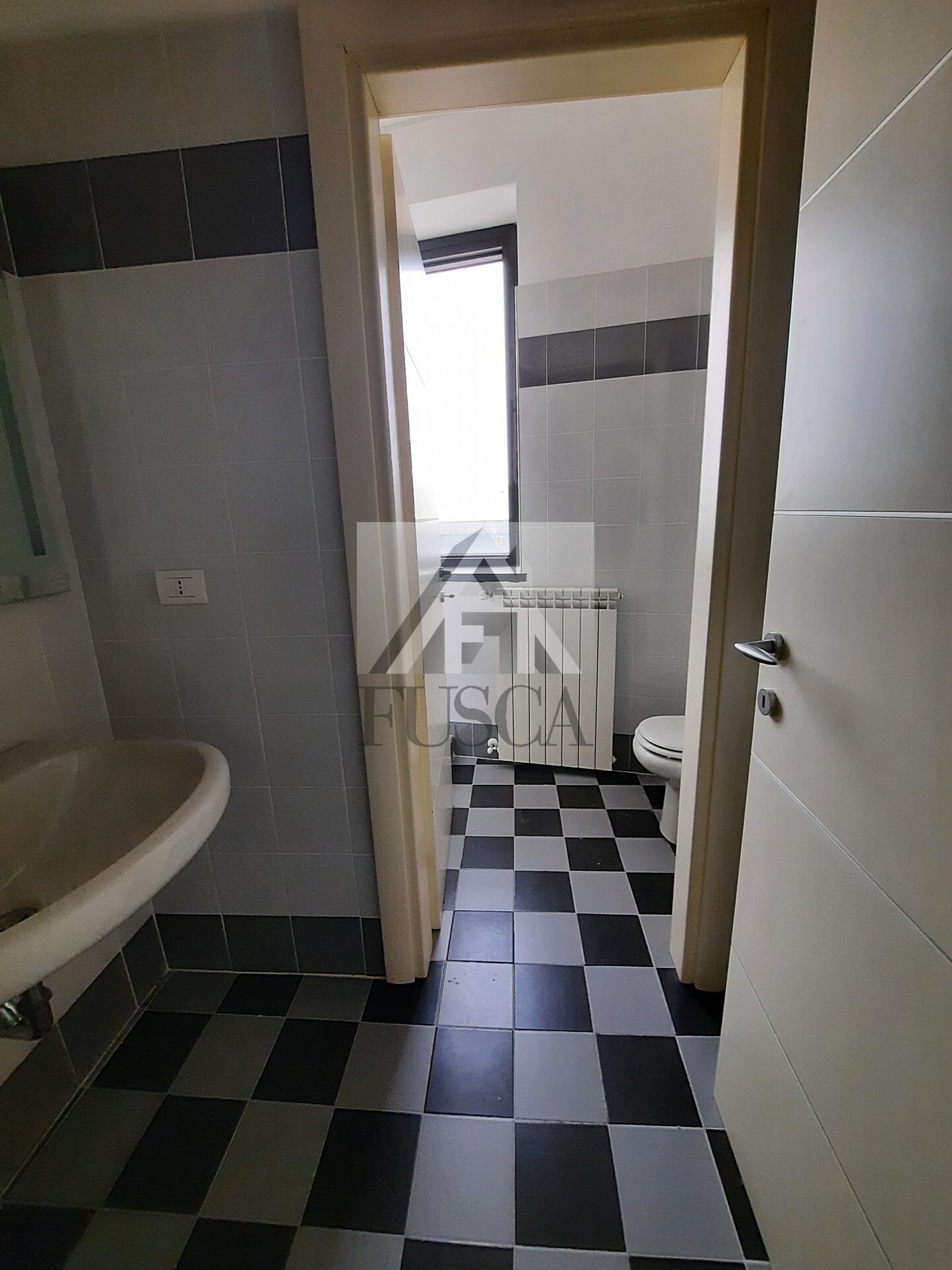 Ufficio nuovo in via per corte ceccotti, Lucca