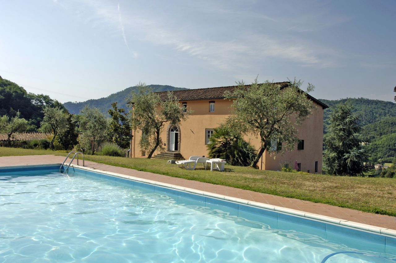 Villa con giardino in via del seminario 252, Lucca