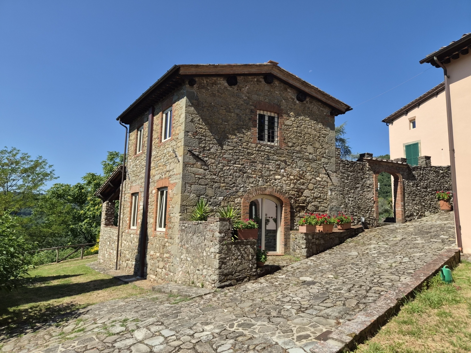 Villa con giardino in via del seminario 252, Lucca