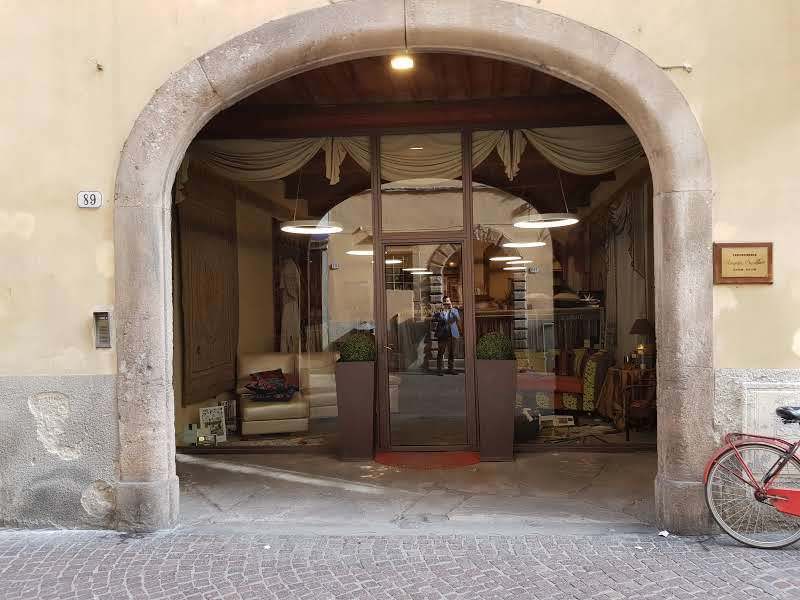 Capannone ristrutturata in piazza san michele, Lucca