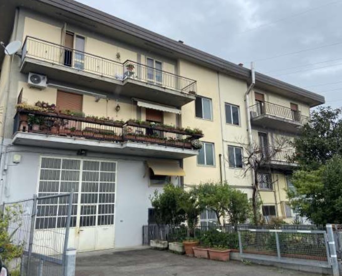 Appartamento con terrazzi in via erbosa, Calenzano