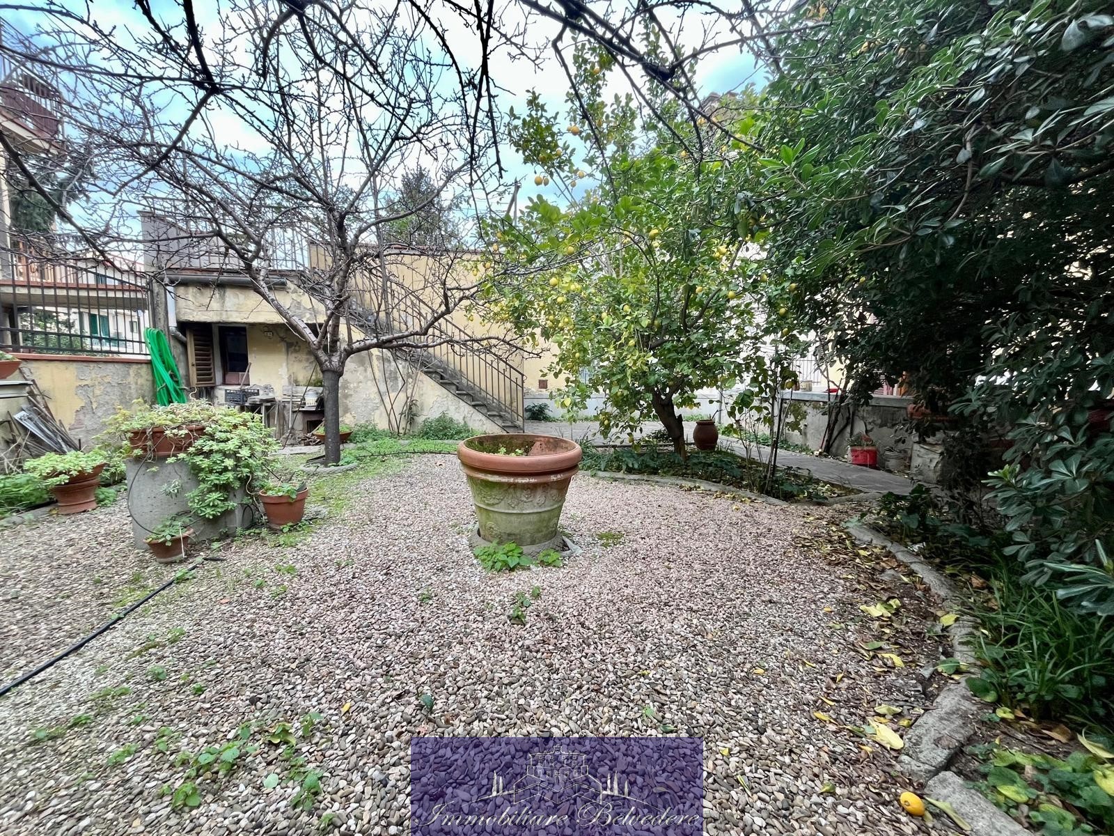 Casa indipendente con giardino in via petrella, Firenze