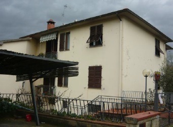 Appartamento con terrazzo in via della polveriera, Fiesole