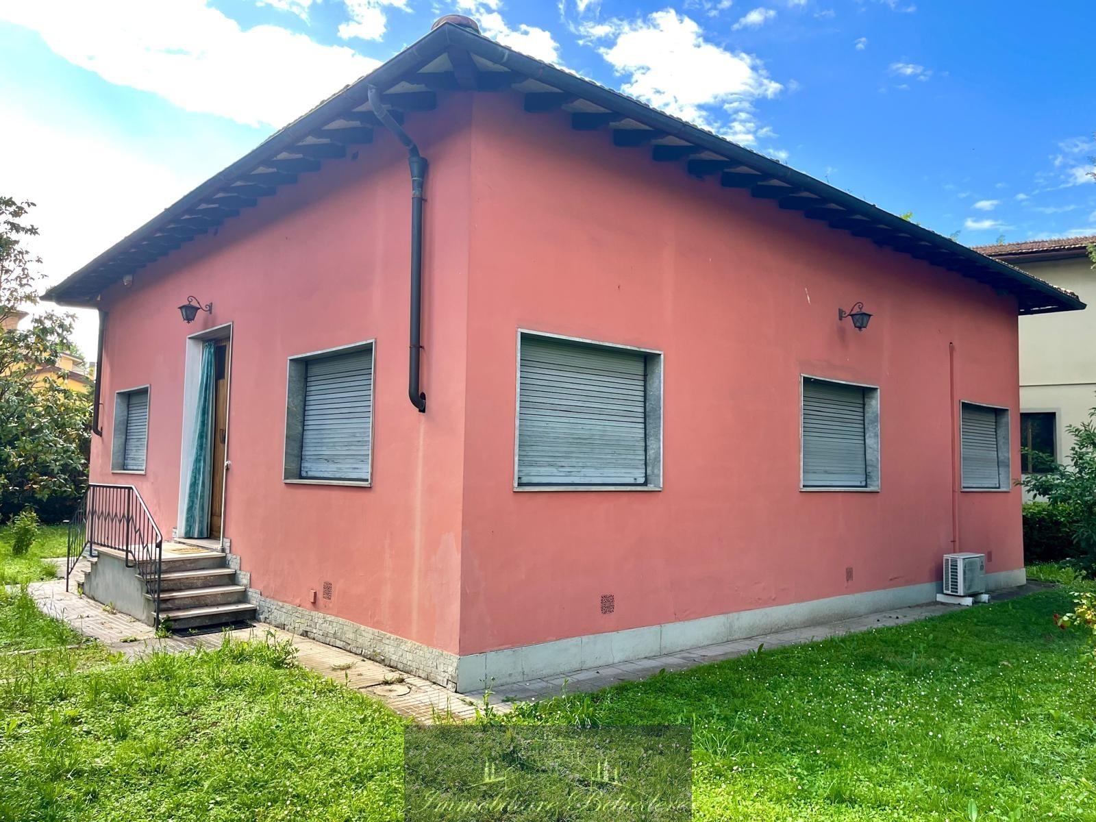 Casa indipendente con giardino in via pistoiese 120, Firenze