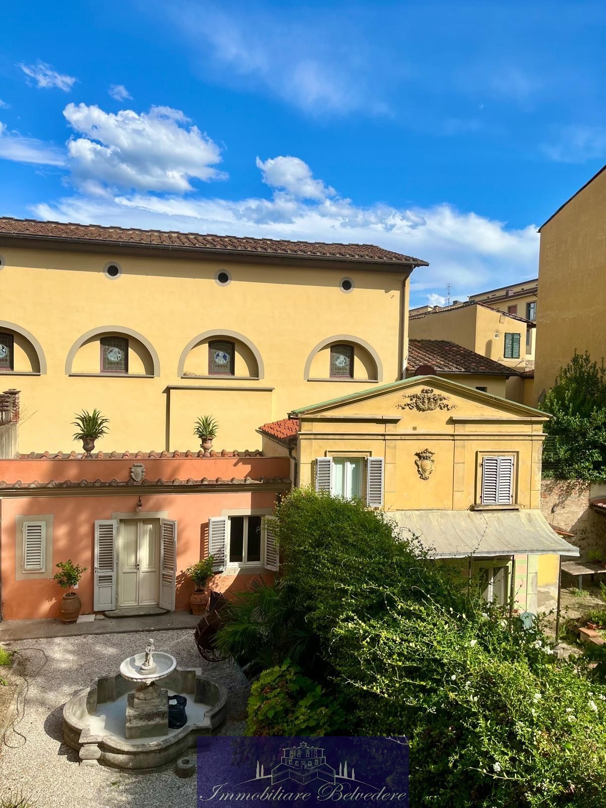 Quadrilocale in affitto in piazza santissima annunziata, Firenze