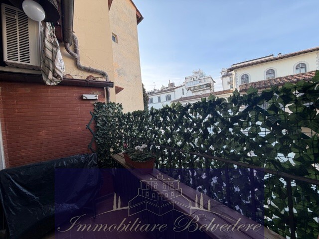 Trilocale con terrazzo in via montebello, Firenze