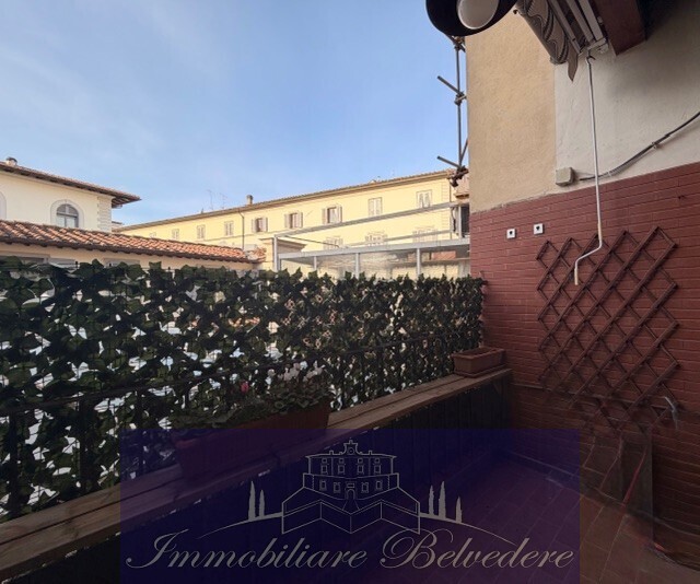 Trilocale con terrazzo in via montebello, Firenze
