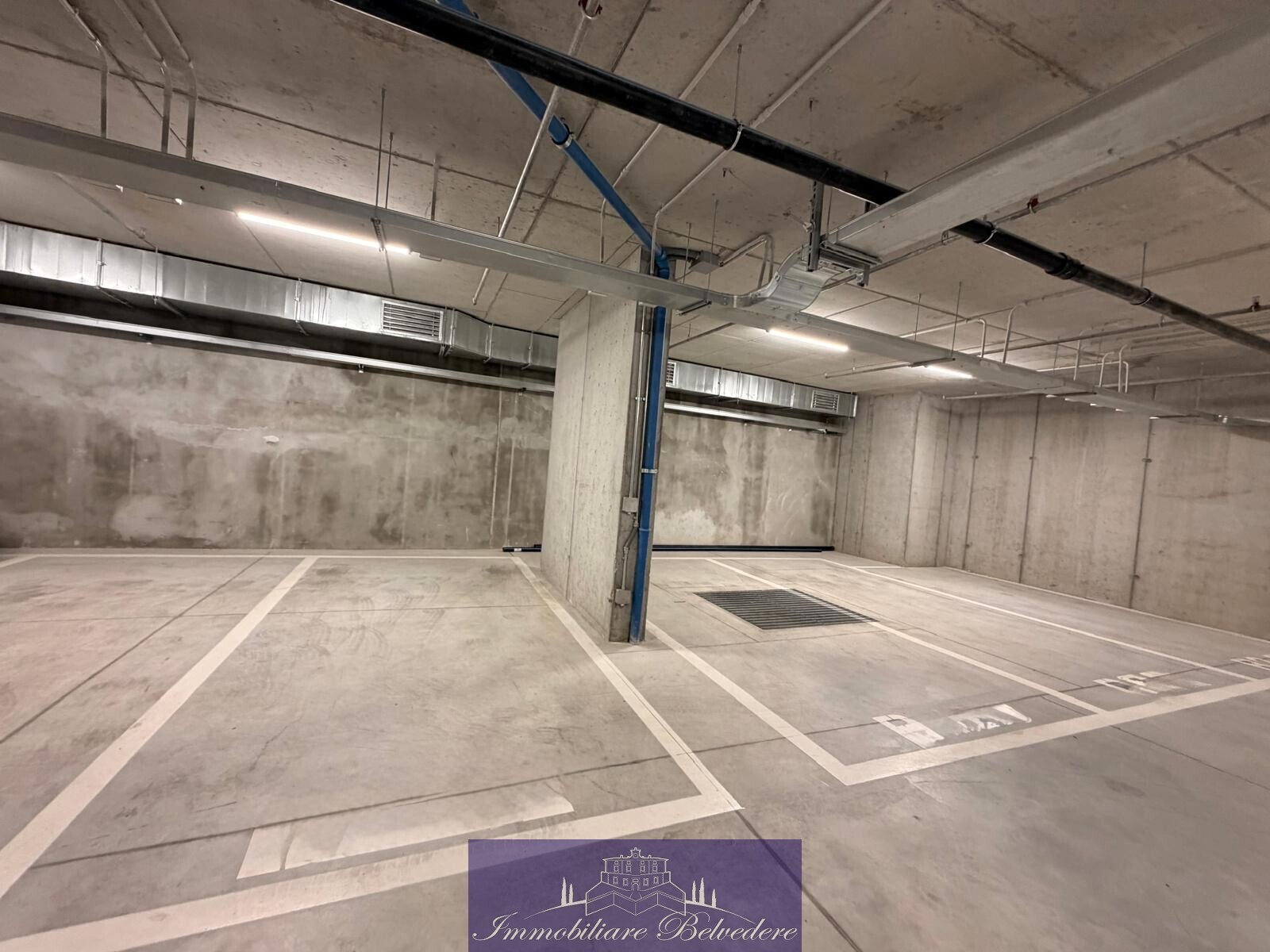 Posto auto scoperto in affitto in via solferino, Firenze