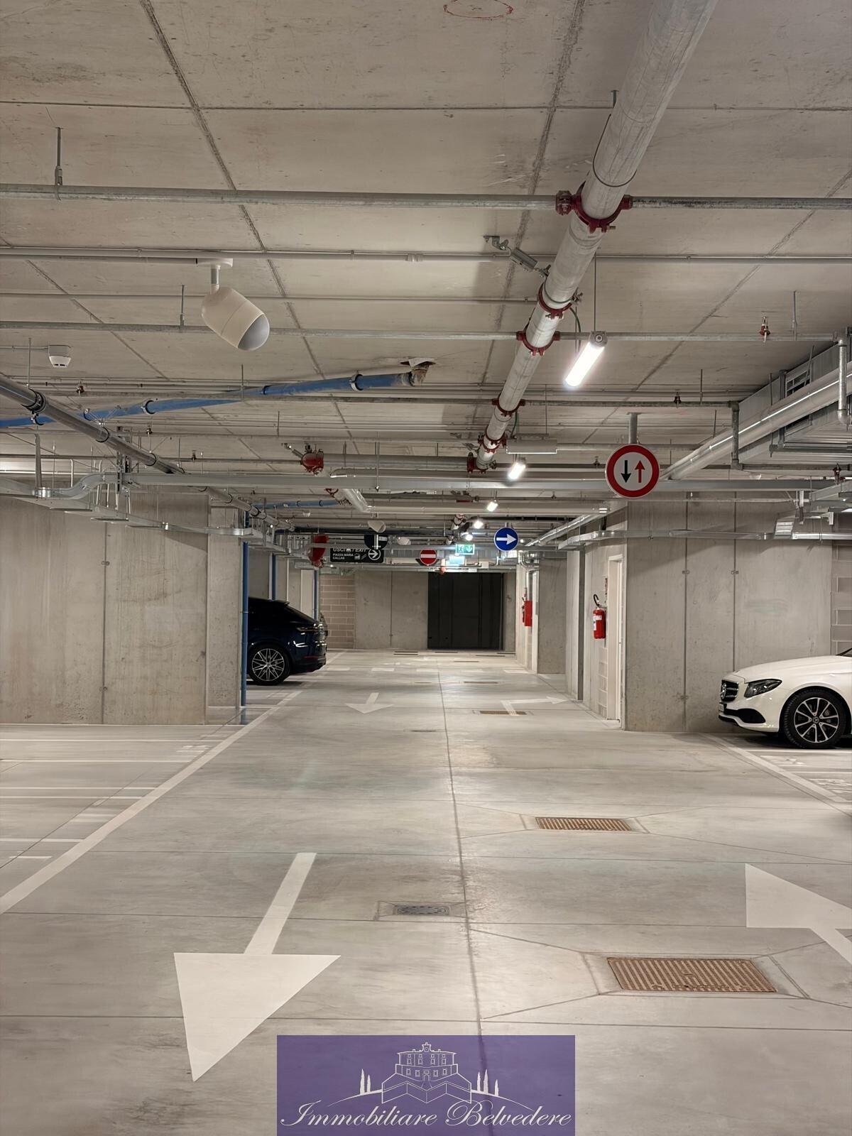 Posto auto scoperto in affitto in via solferino, Firenze