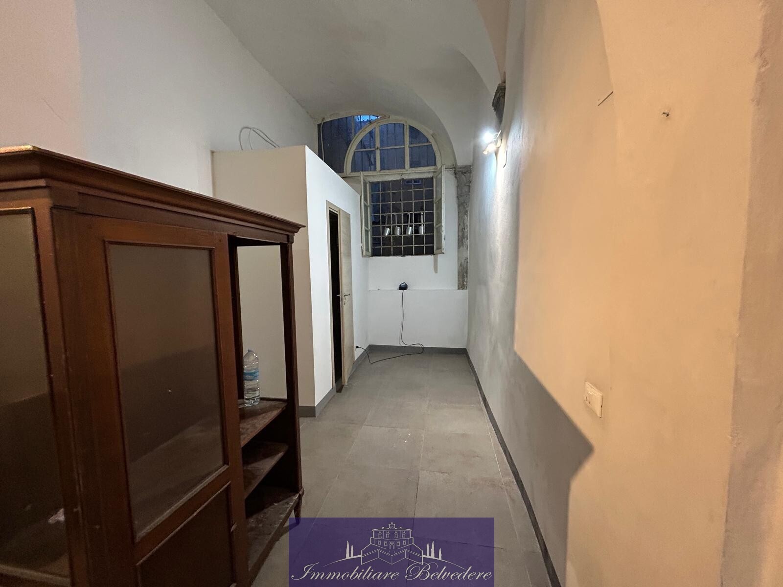 Locale commerciale in vendita in piazza santa croce, Firenze