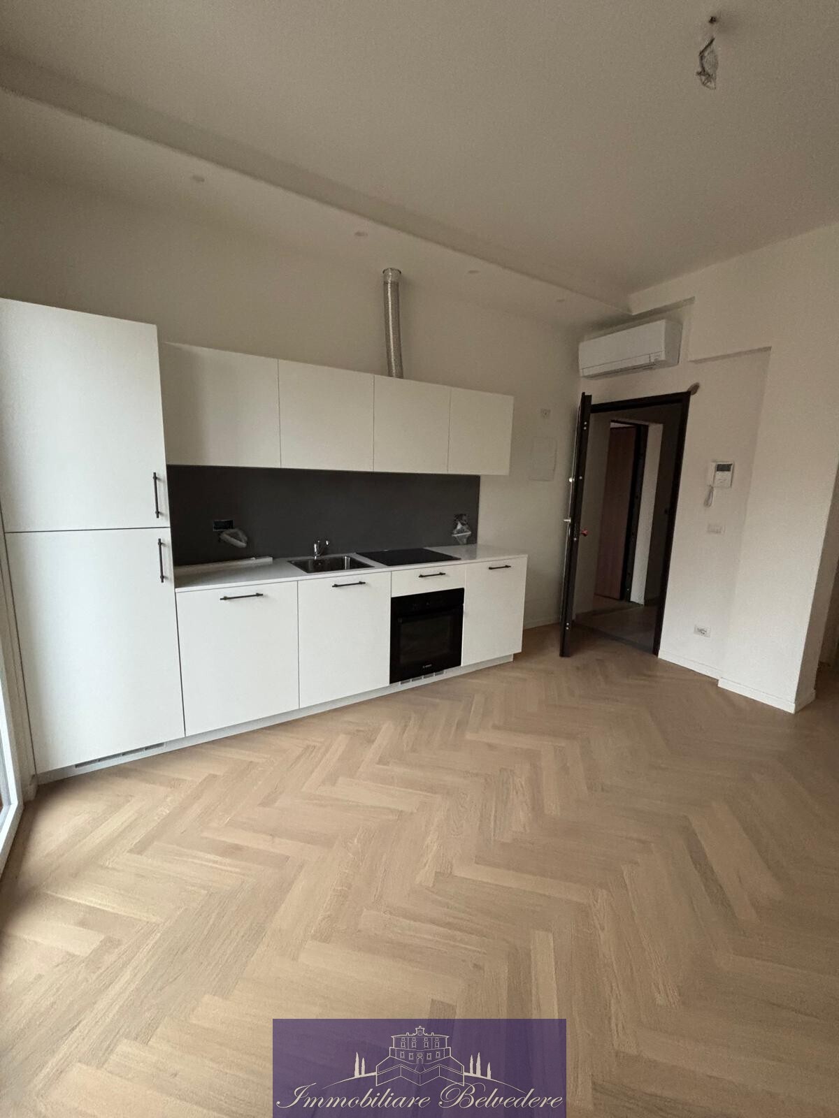 Bilocale ristrutturato in via giambologna, Firenze