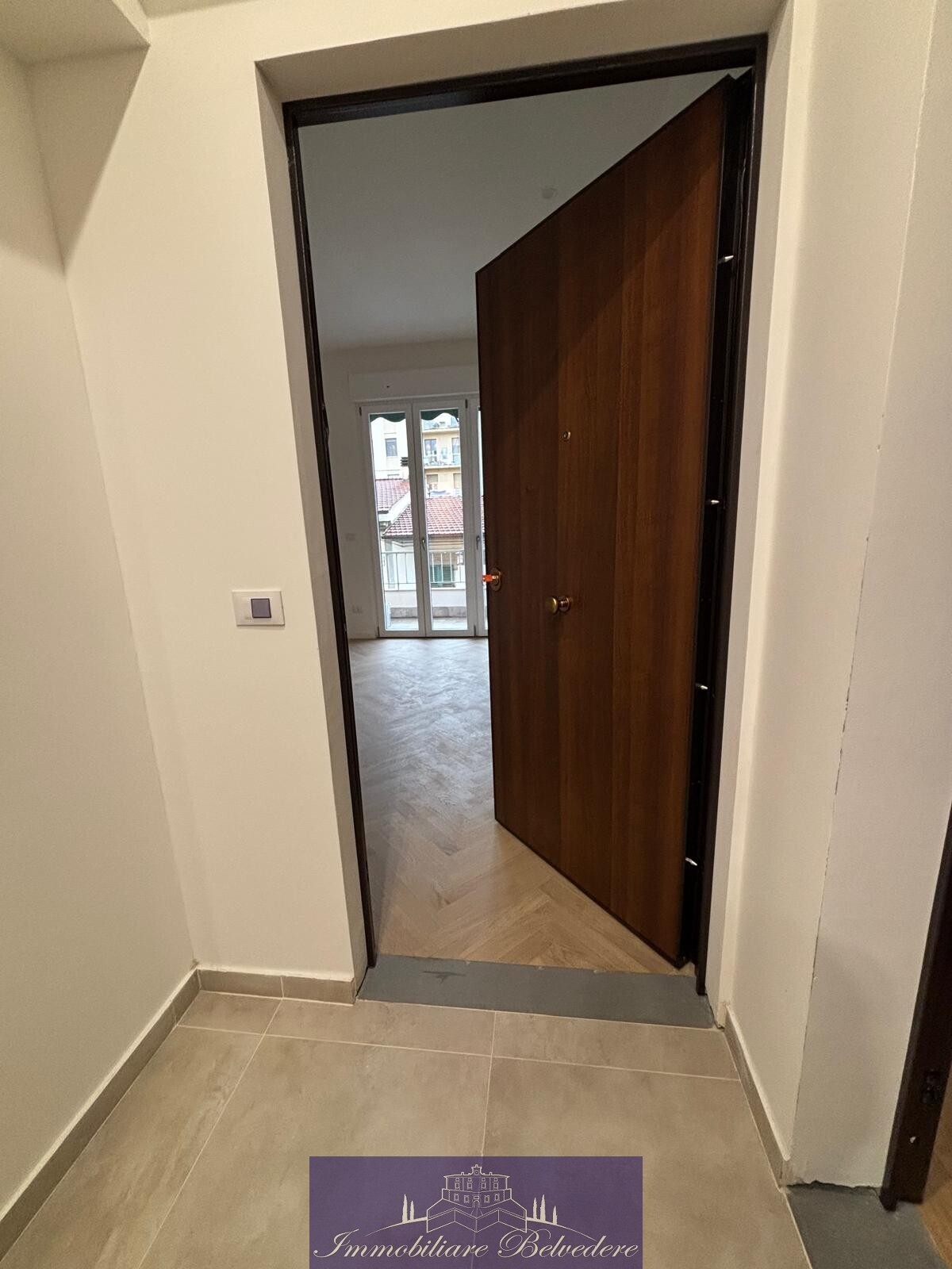 Bilocale ristrutturato in via giambologna, Firenze