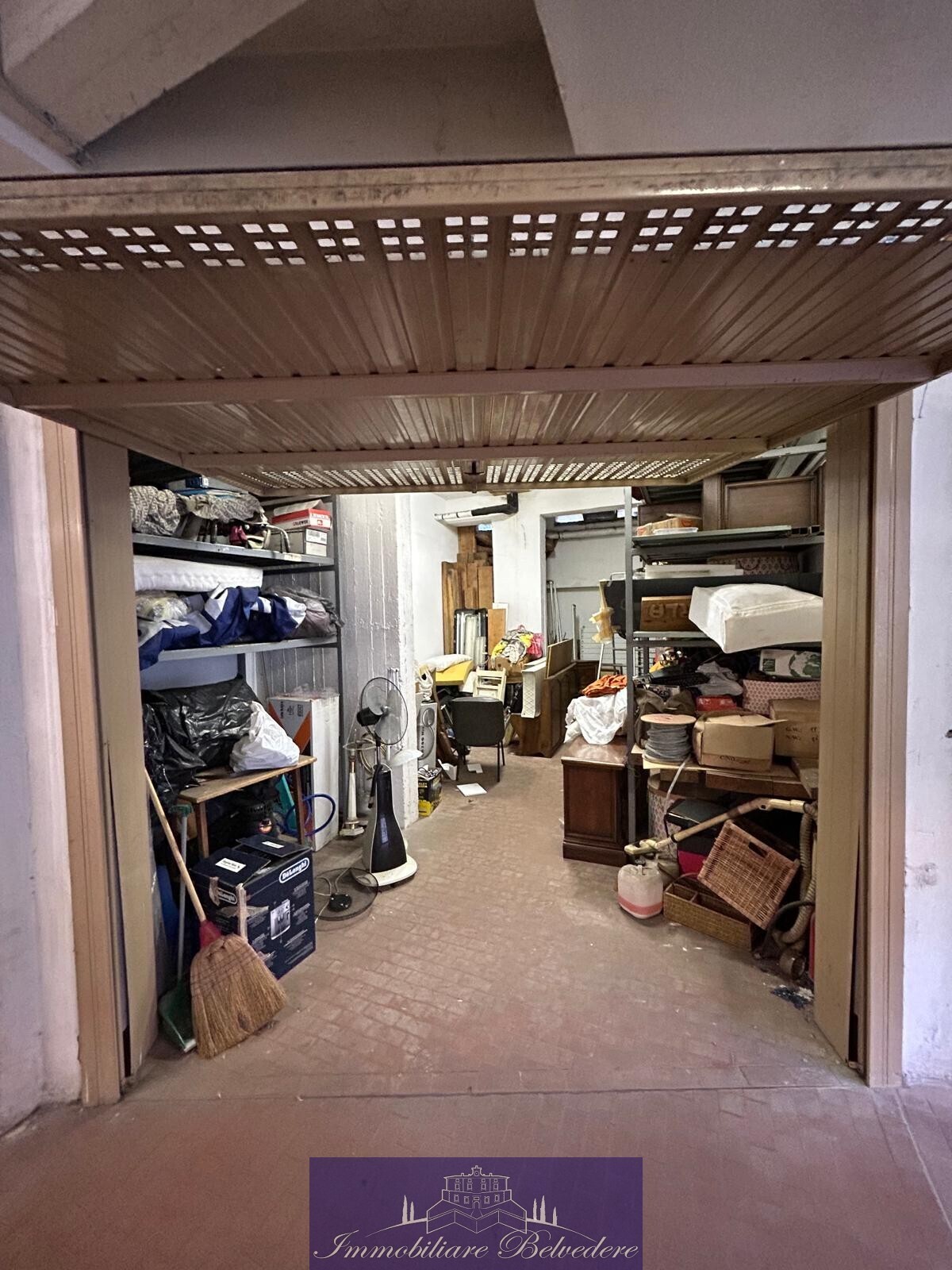 Box/Garage 30mq in vendita in via valdichiana, Firenze