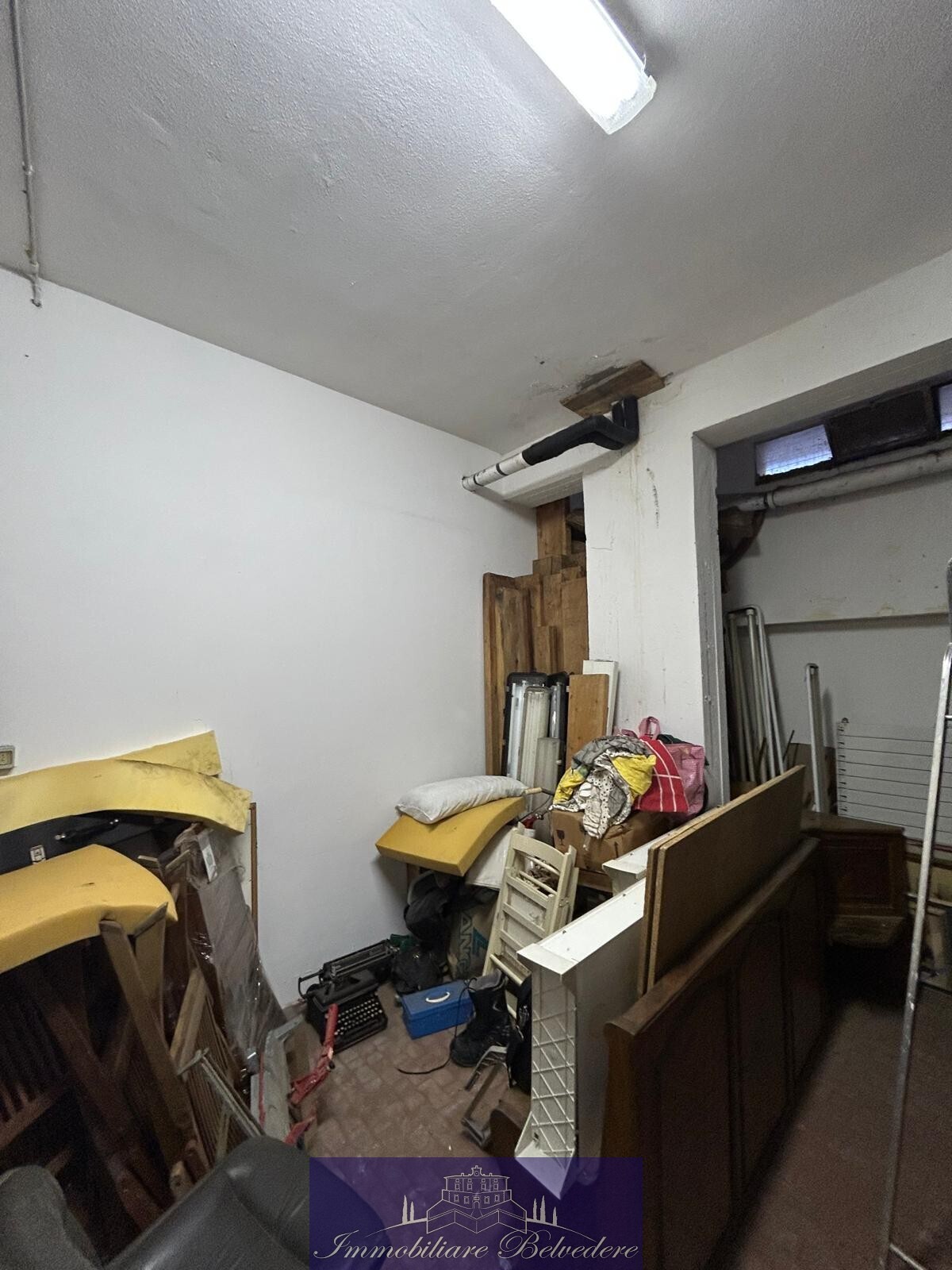 Box/Garage 30mq in vendita in via valdichiana, Firenze