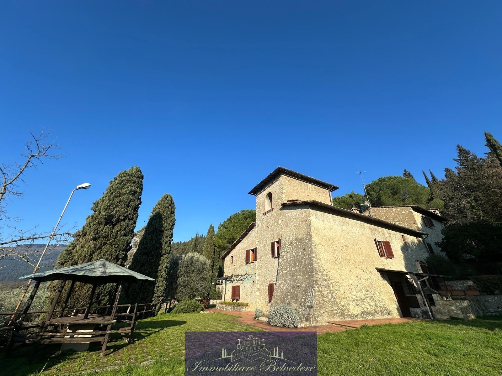 Appartamento con giardino in via dei prati, Calenzano