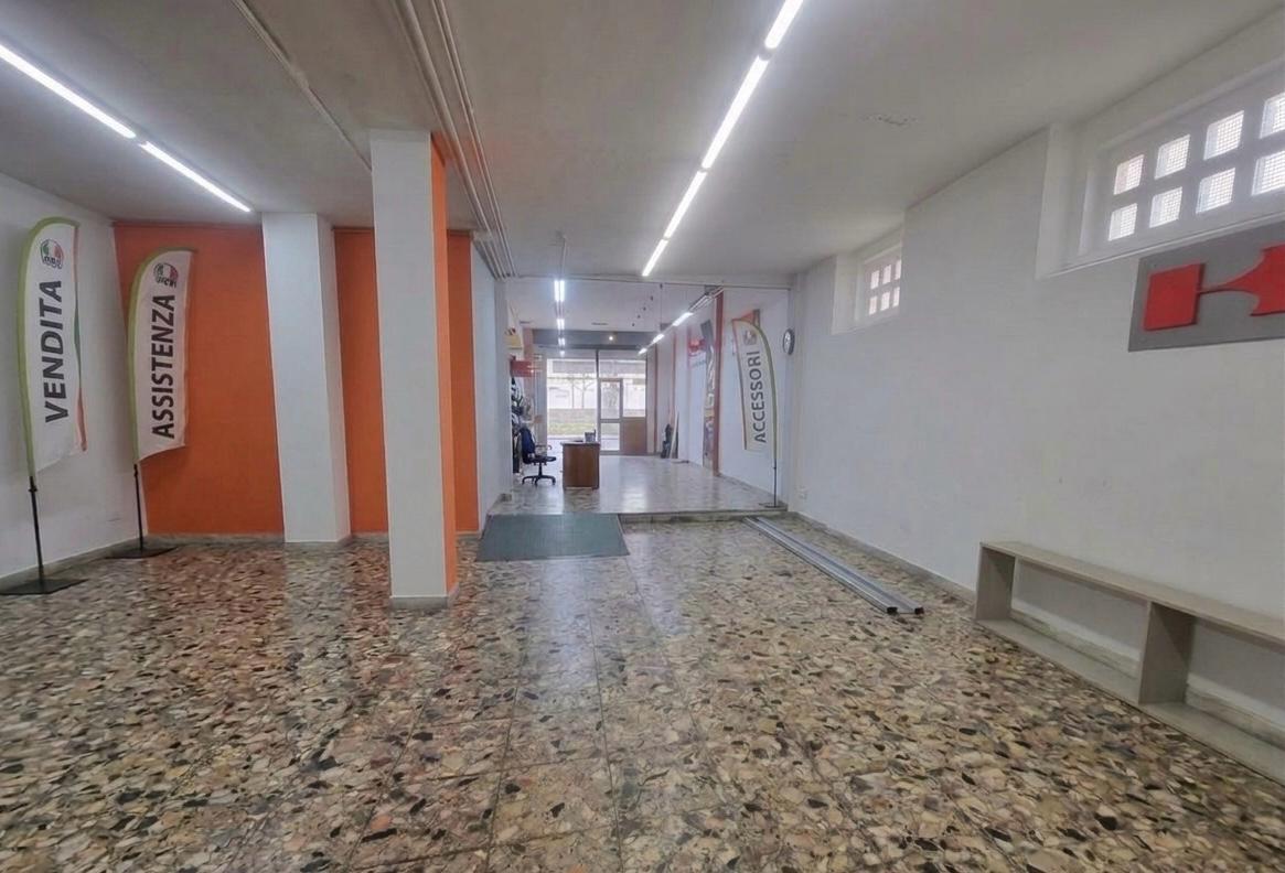 Capannone in vendita in via stefano buonsignori, Firenze