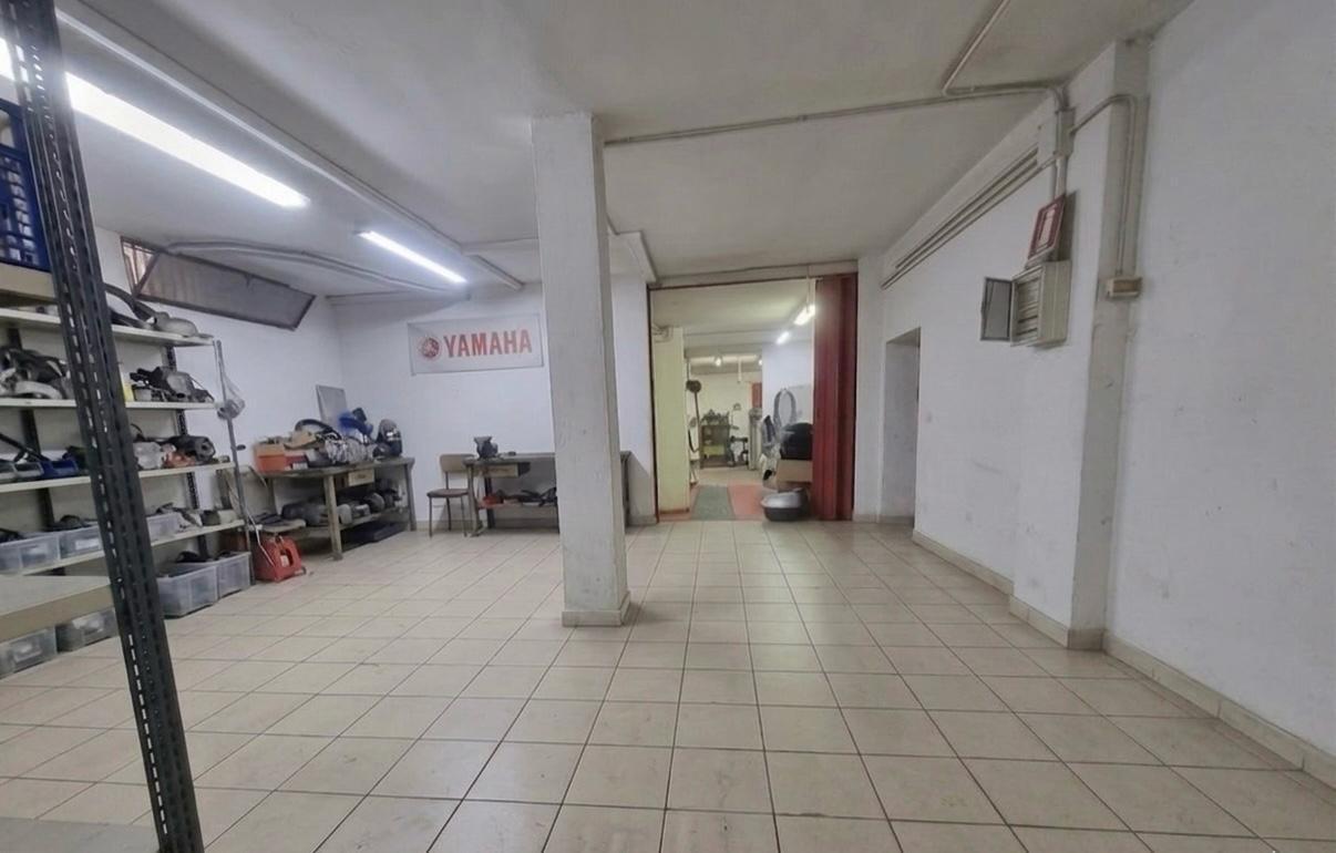 Capannone in vendita in via stefano buonsignori, Firenze