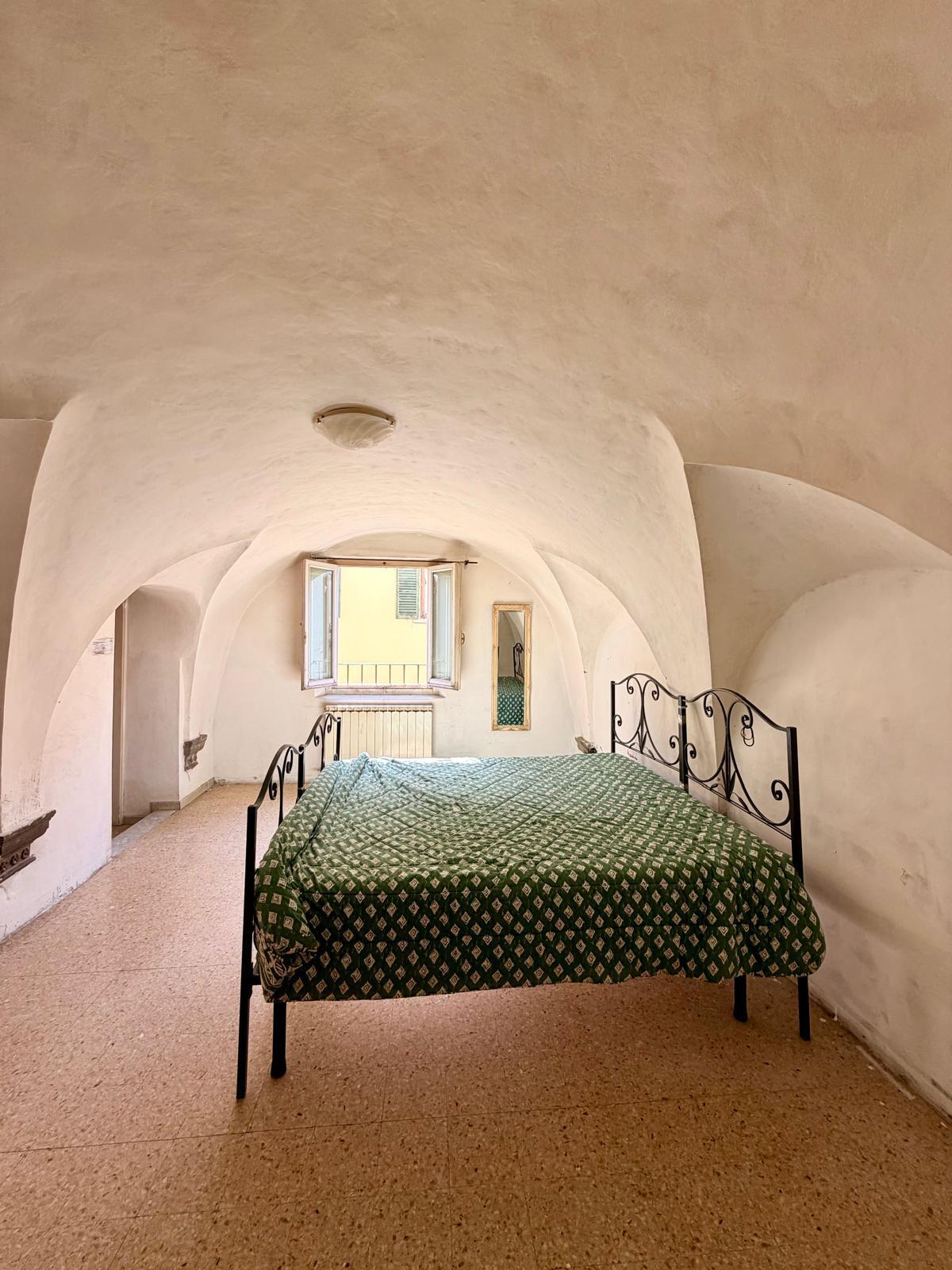 Trilocale da ristrutturare in via il prato, Firenze