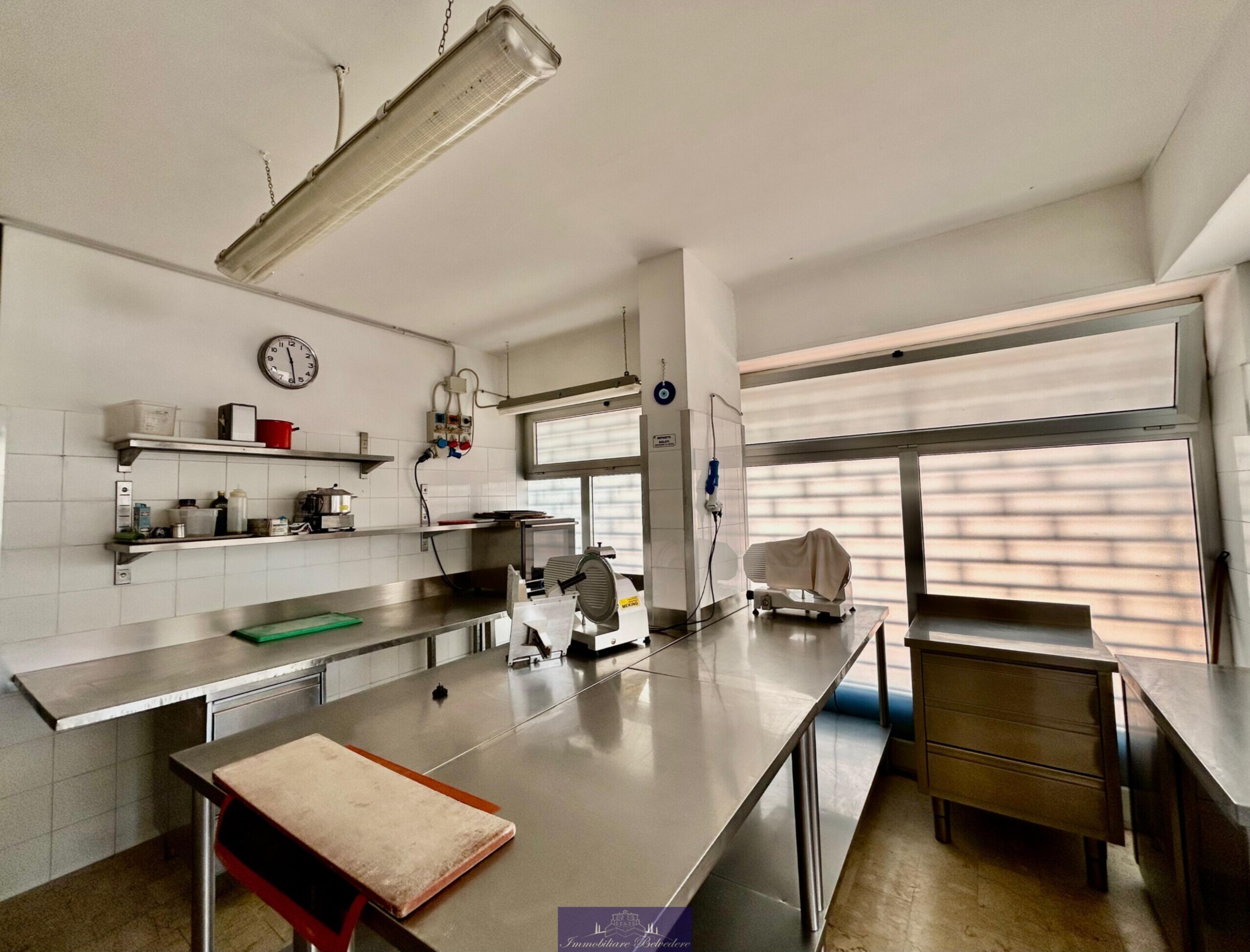 Locale commerciale in vendita in via odoardo borrani, Firenze