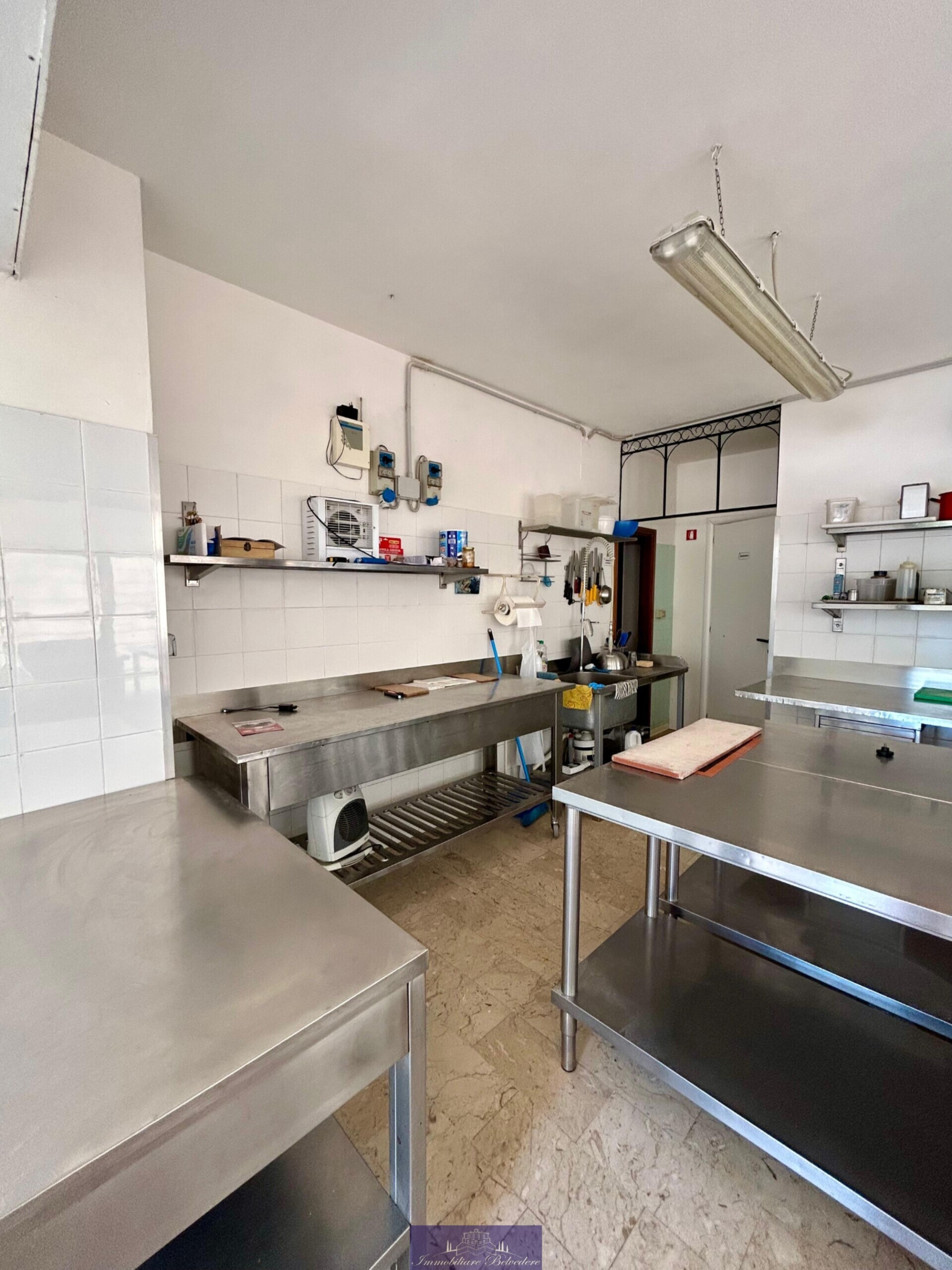 Locale commerciale in vendita in via odoardo borrani, Firenze