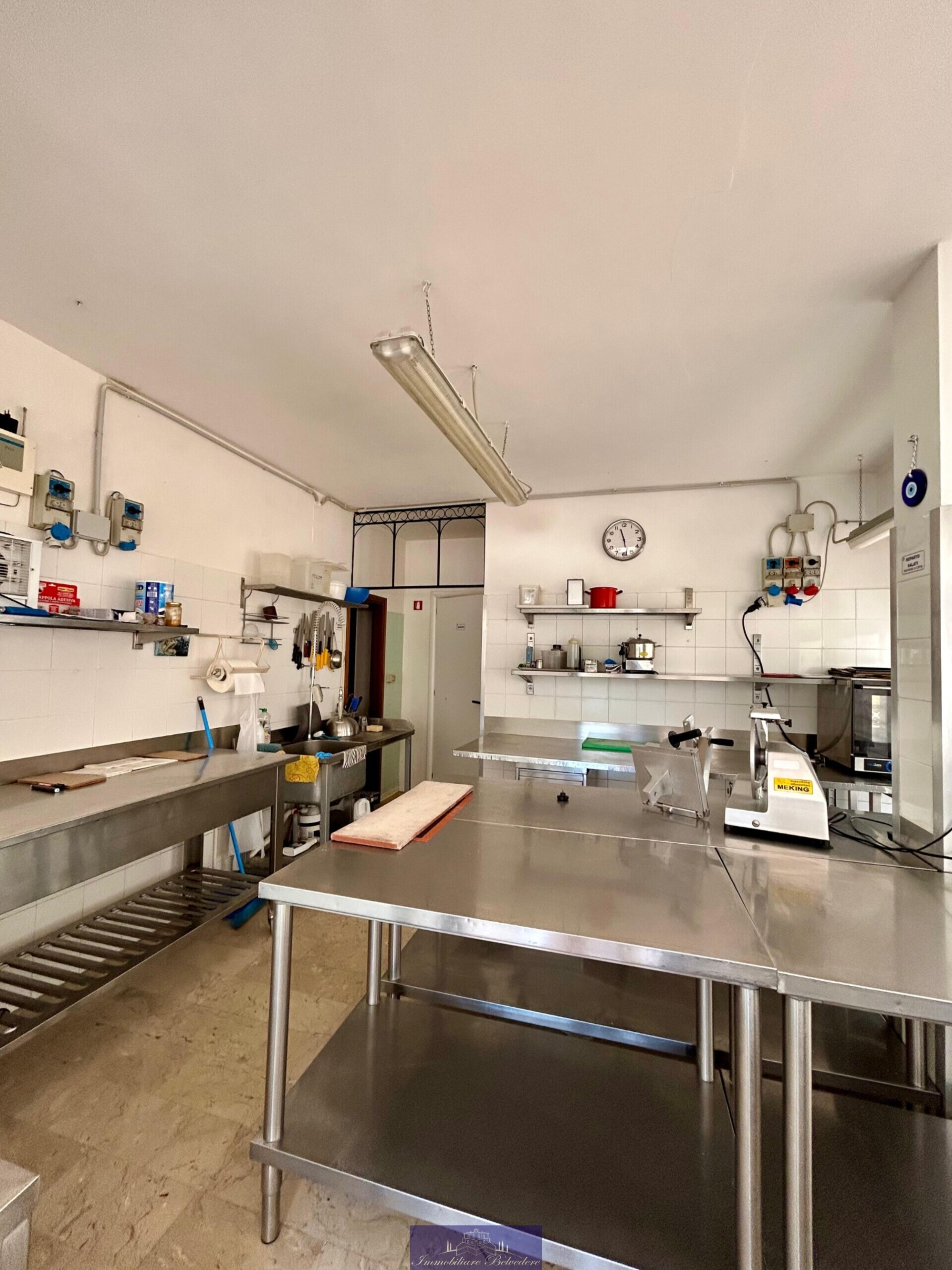 Locale commerciale in vendita in via odoardo borrani, Firenze