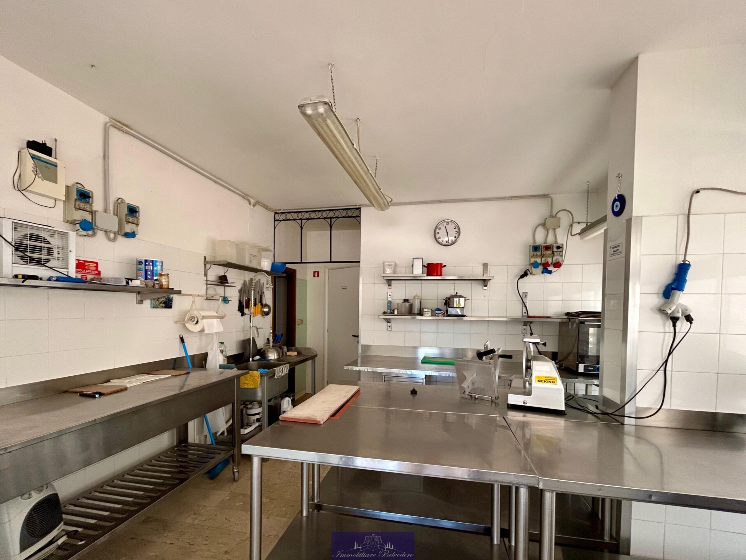 Locale commerciale in vendita in via odoardo borrani, Firenze