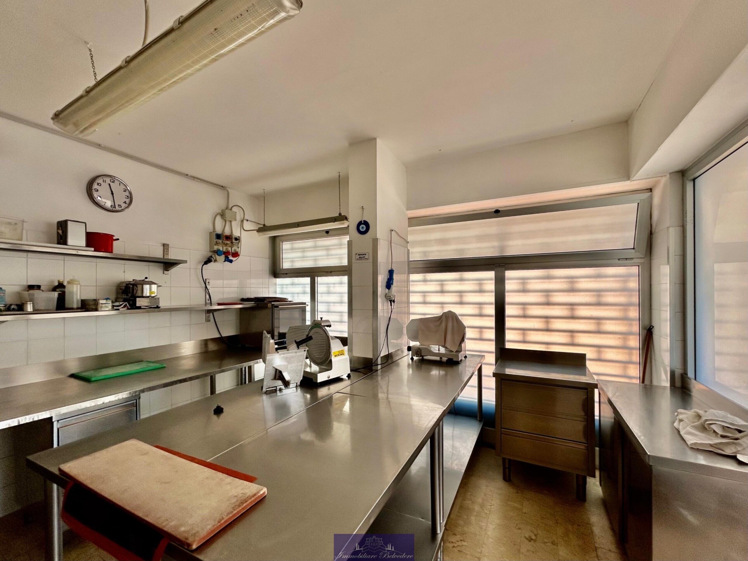 Locale commerciale in vendita in via odoardo borrani, Firenze