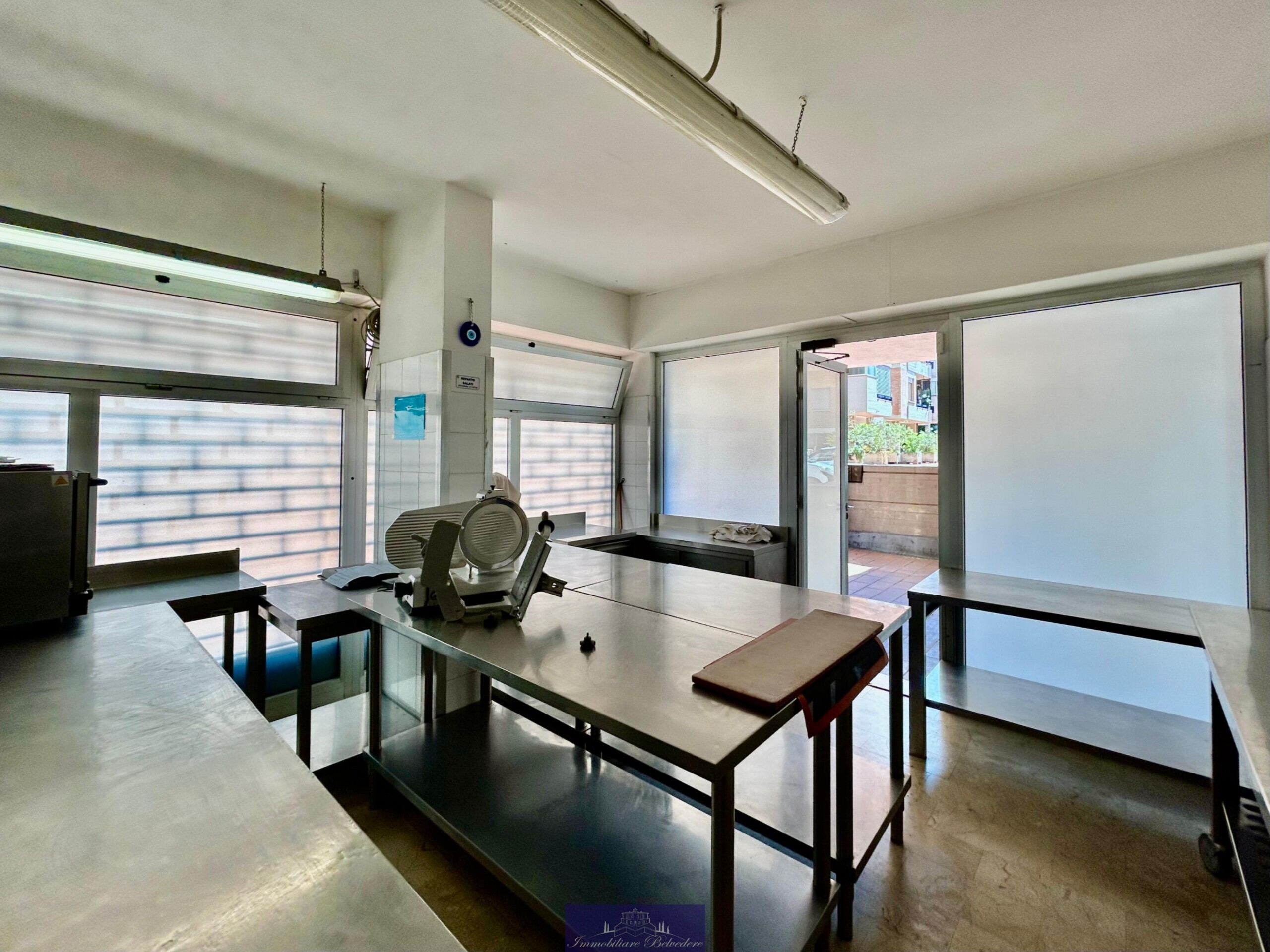 Locale commerciale in vendita in via odoardo borrani, Firenze