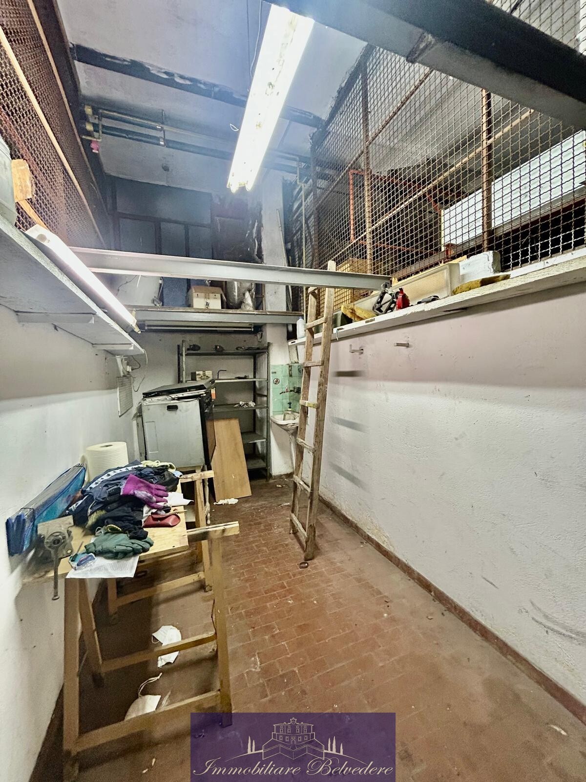 Box/Garage 15mq in vendita in via valdinievole, Firenze
