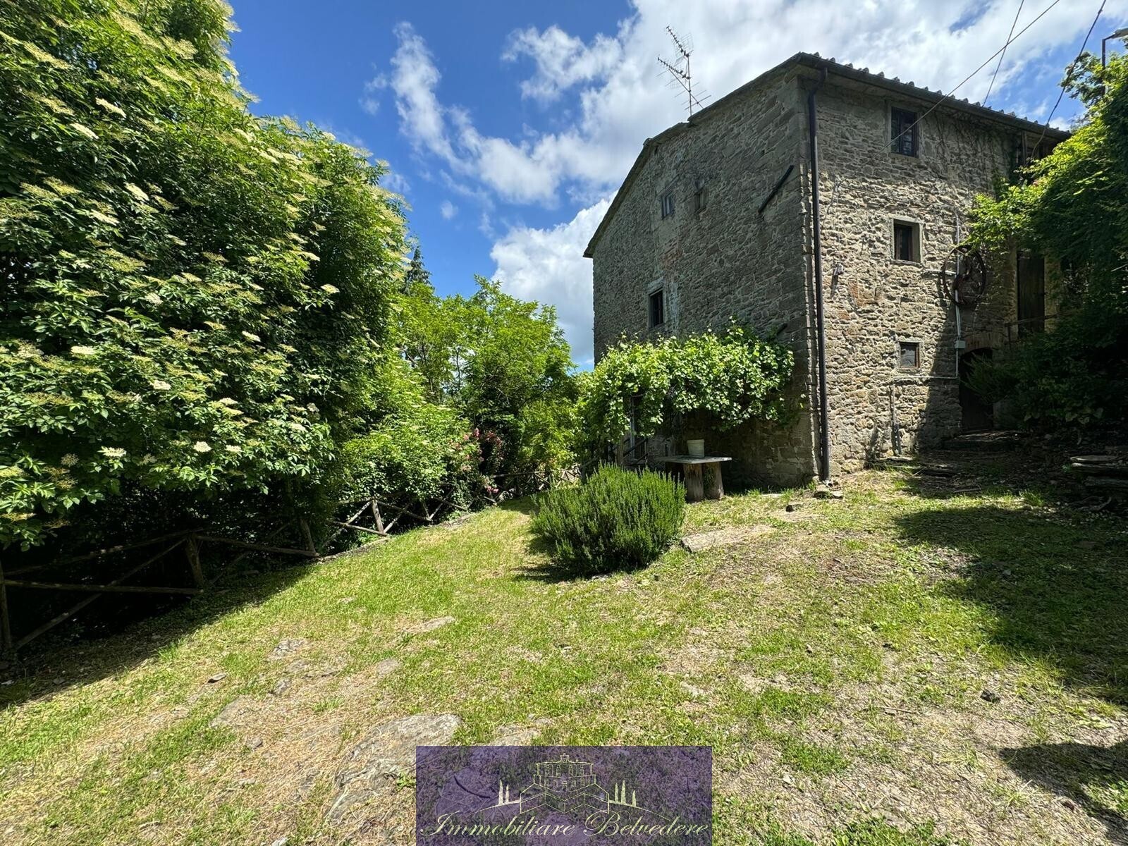 Villa con giardino in localit� borselli meo, Pontassieve