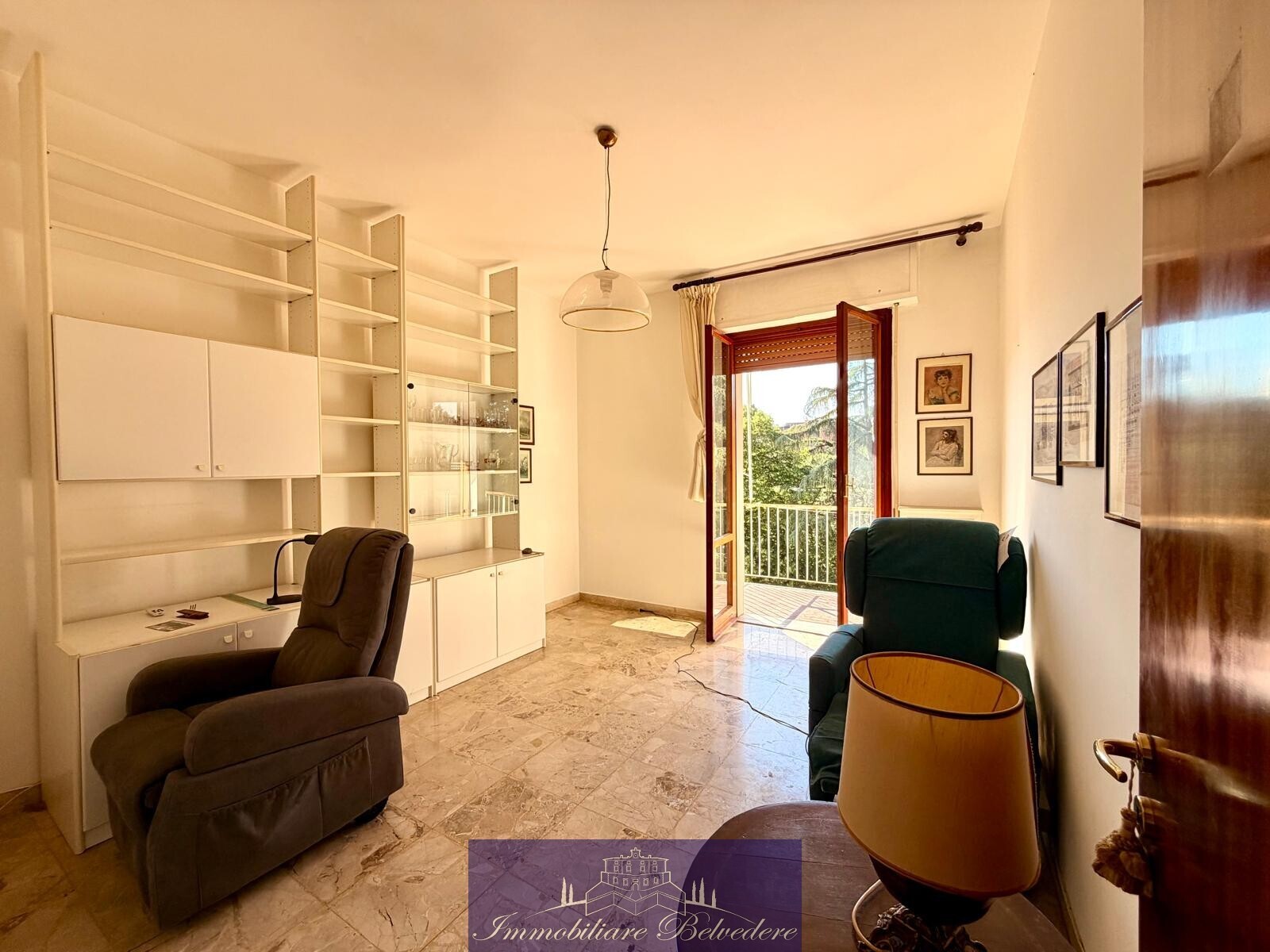 Quadrilocale con box in via lunga, Firenze