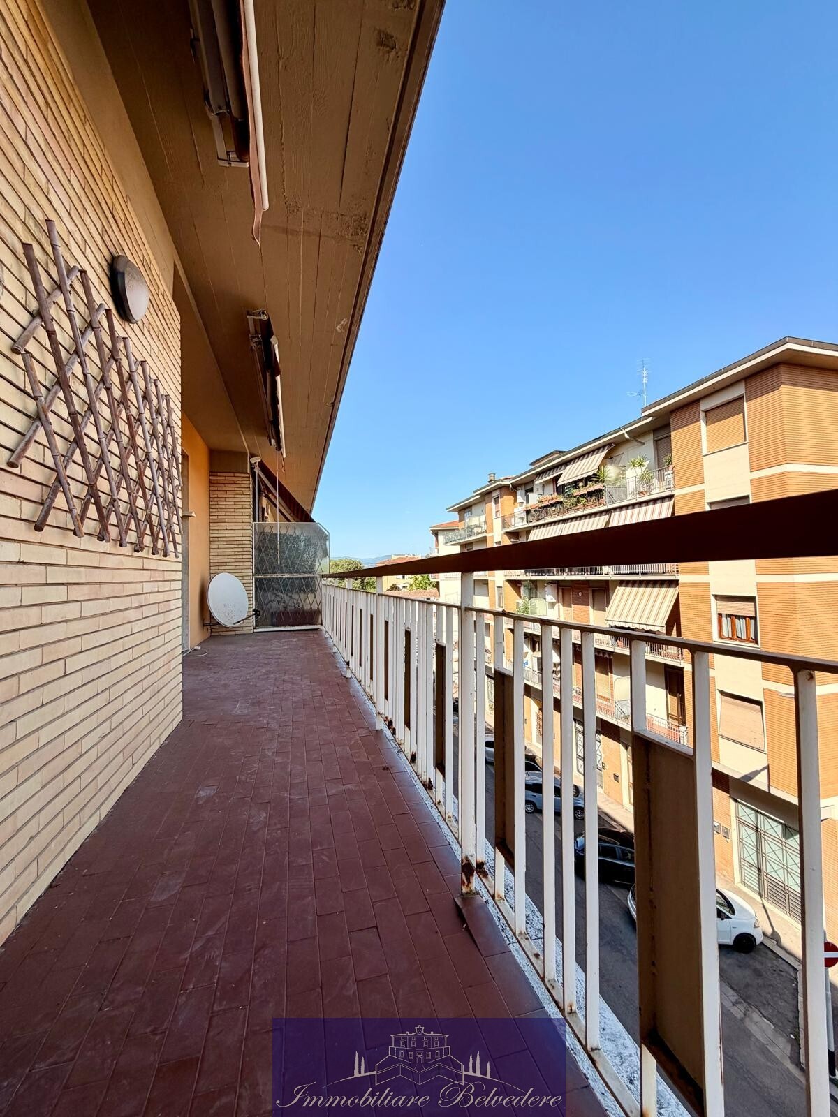 Quadrilocale con box in via lunga, Firenze