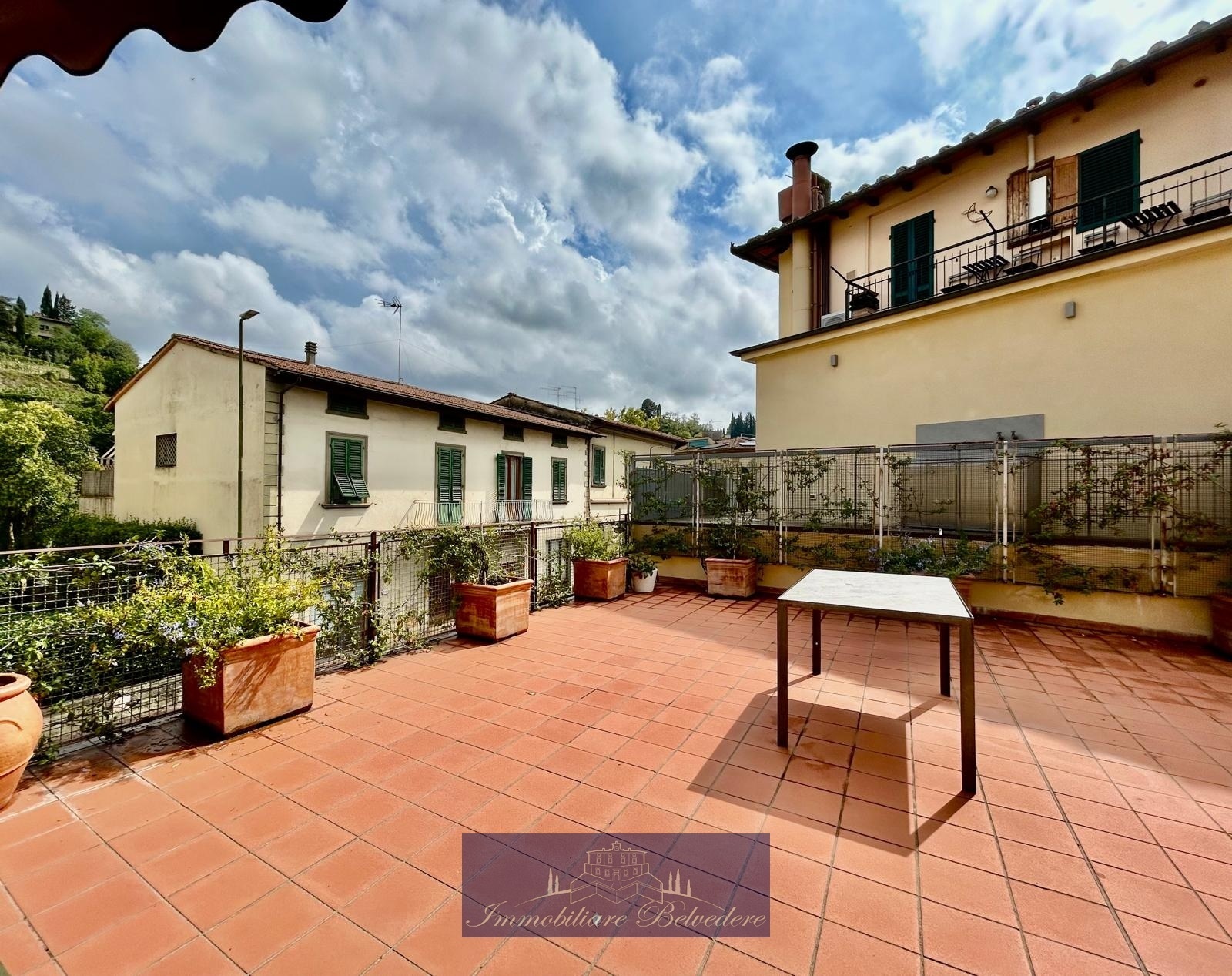Appartamento con terrazzo in via domenico giuliotti, Greve in Chianti